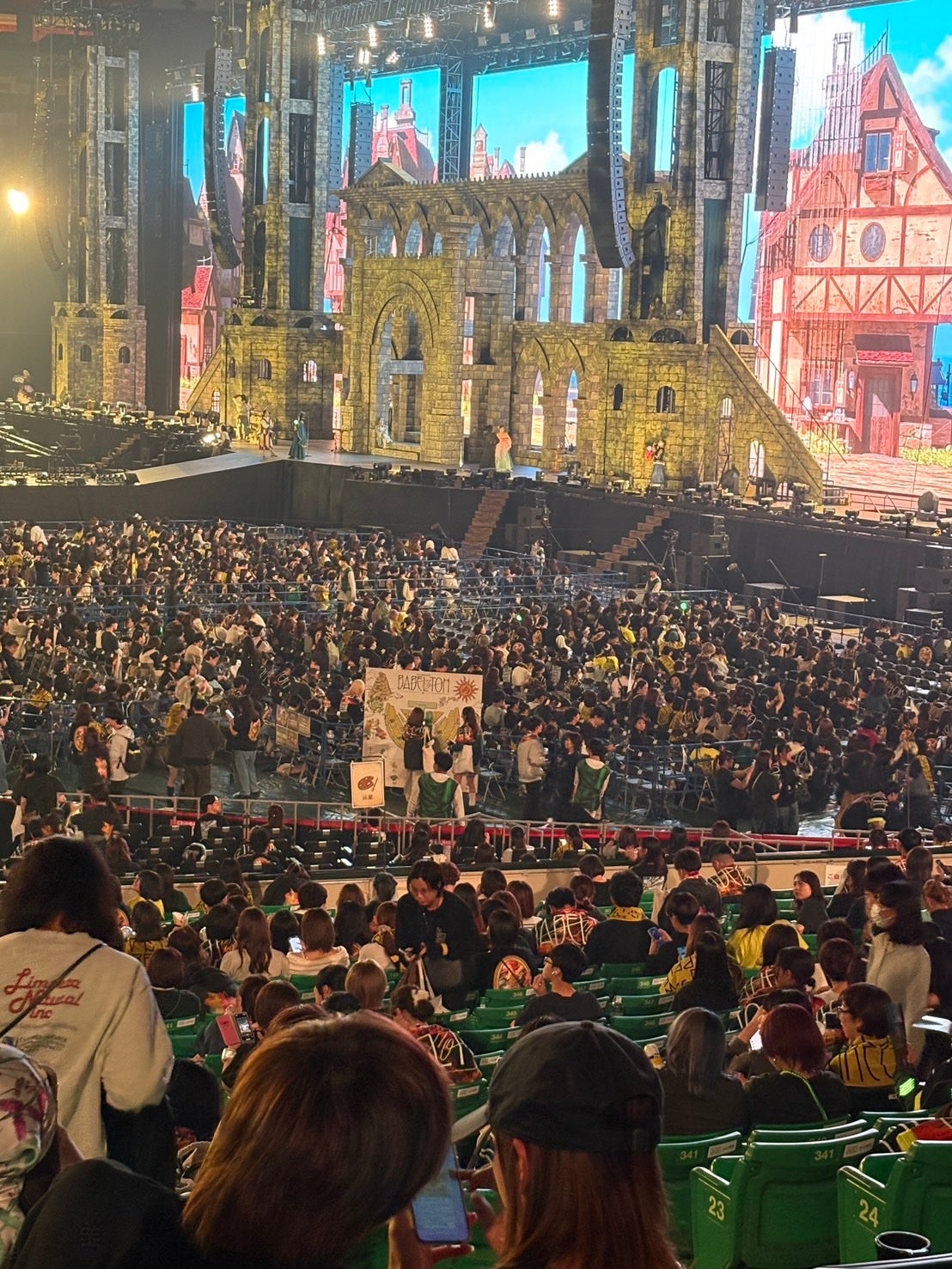 仁千夏 on LIPS 「ミセスのライブ結構前だけど、行ってきました🍏伊千夏(姉貴)と楽..」(2枚目)