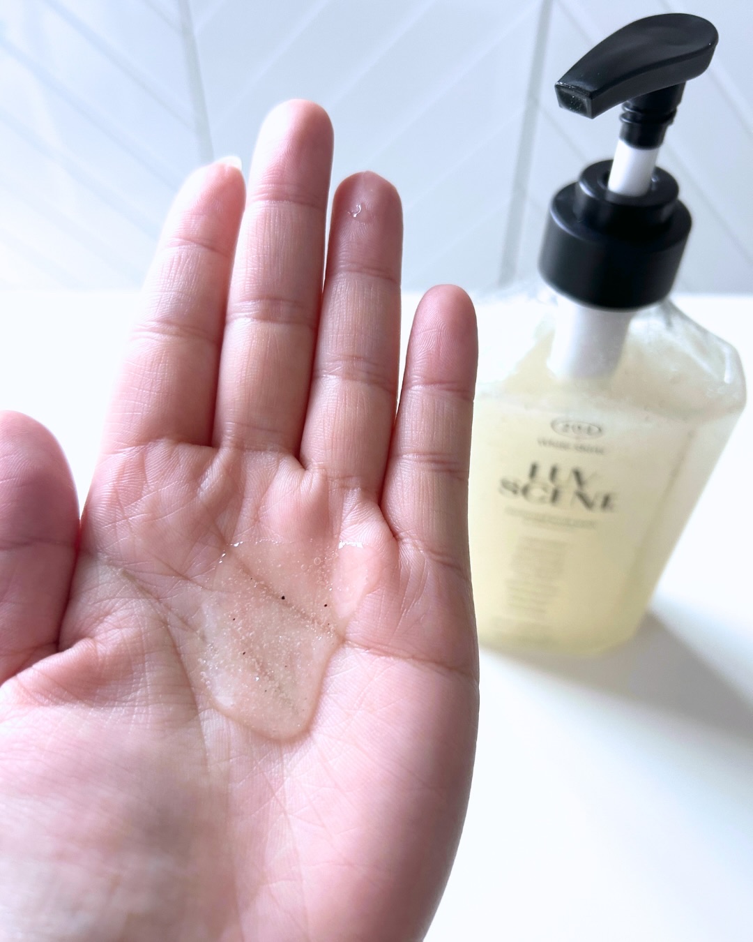 スクラブボディウォッシュ ホワイトシャツ リネンコットン/LUV SCENT/ボディスクラブを使ったクチコミ（2枚目）