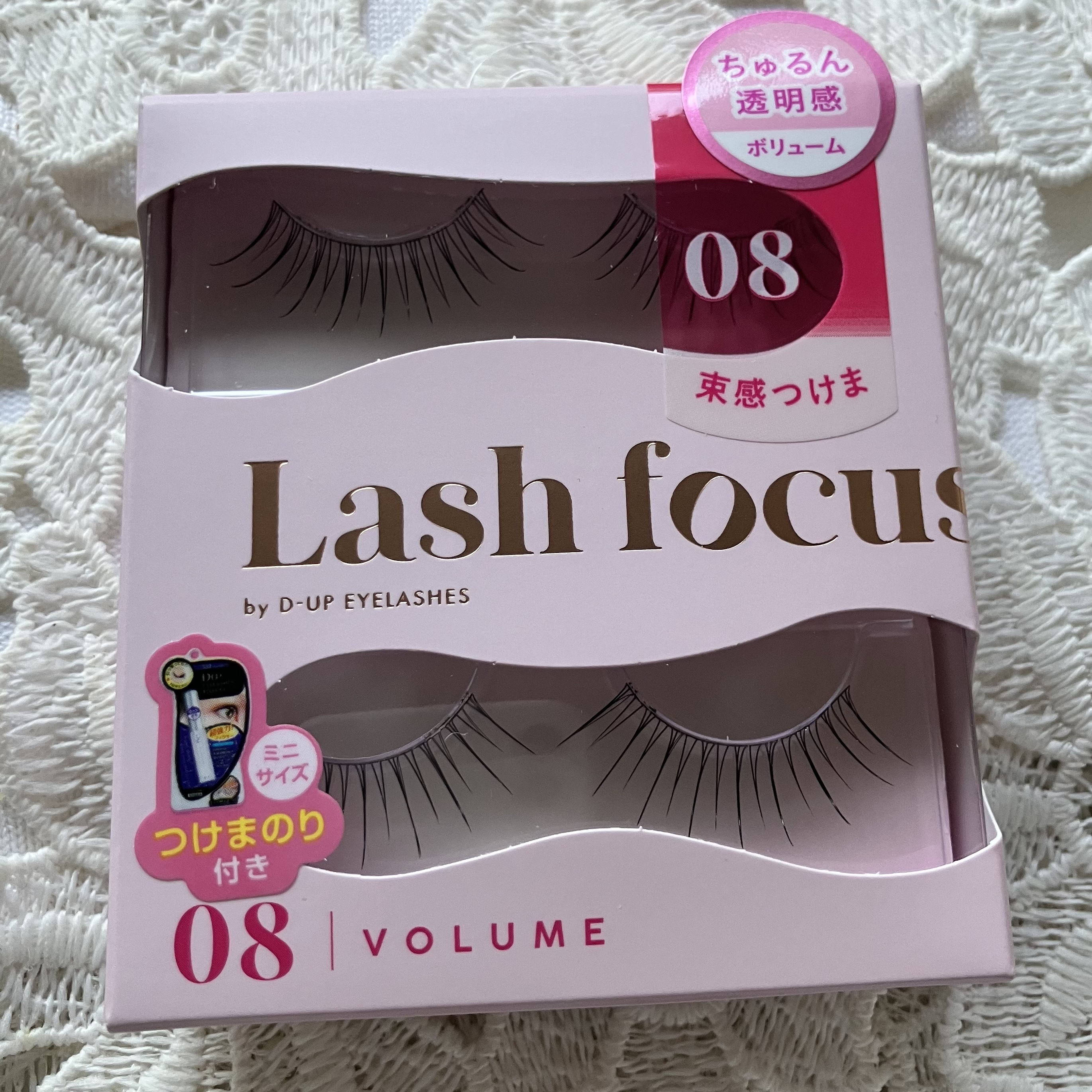 韓国アイドル風 の束感つけま🩵


つけまのりとして最も外れにくいと信頼しているD-up様のアイラッシュフィクサーのミニがセットになっていて、便利です✨

使用しているのは08で、ボリュームタイプですが、毛が繊細で自然にボリュームアップし