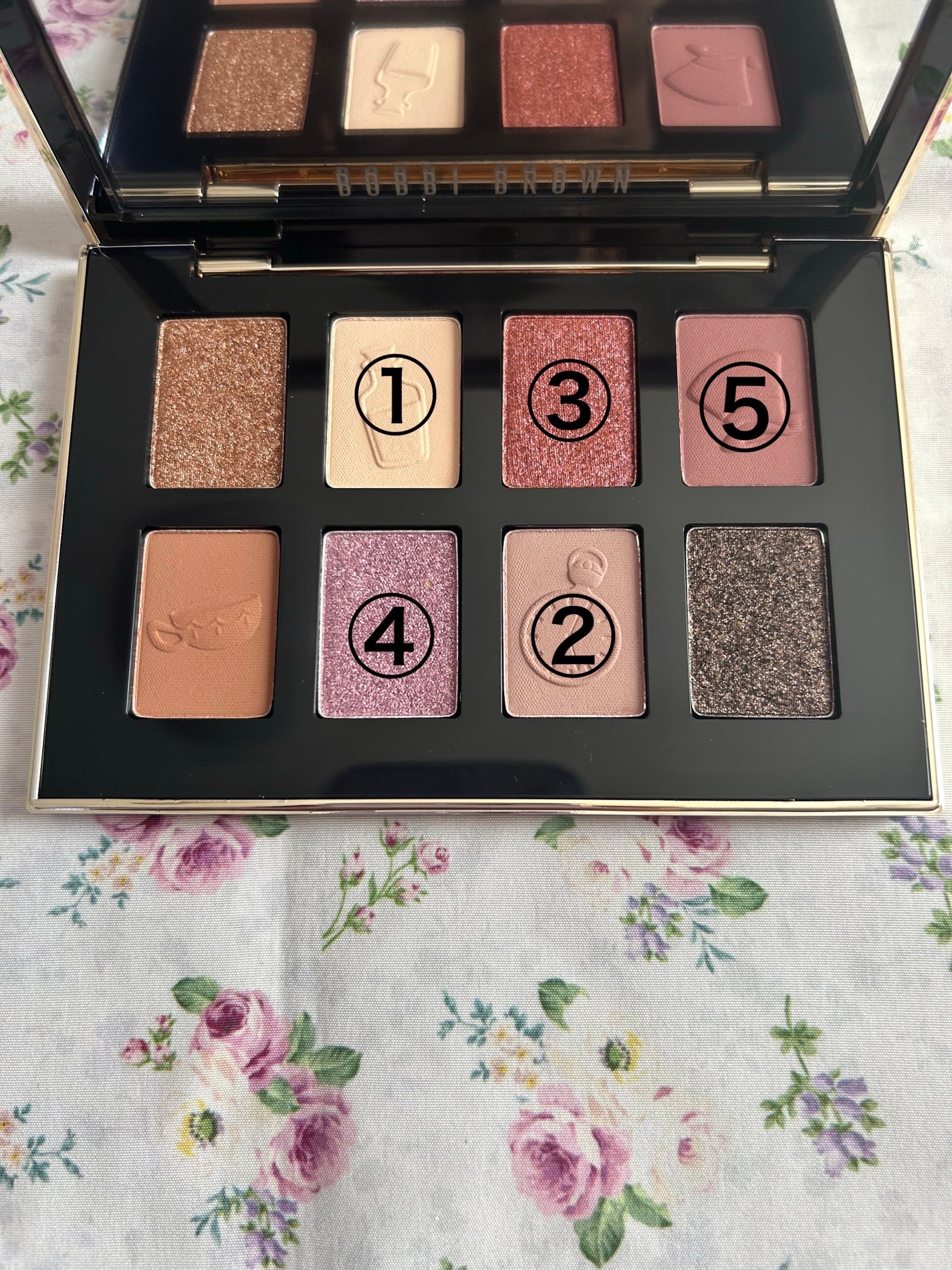 アリス イン ワンダーランド アイシャドウ パレット/BOBBI BROWN/アイシャドウパレットを使ったクチコミ(4枚目)