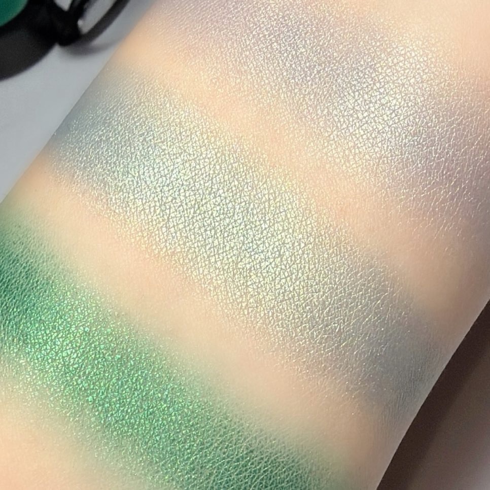 アイシャドウ メタリック キスオブ クリムト/M・A・C/単色アイシャドウを使ったクチコミ（2枚目）