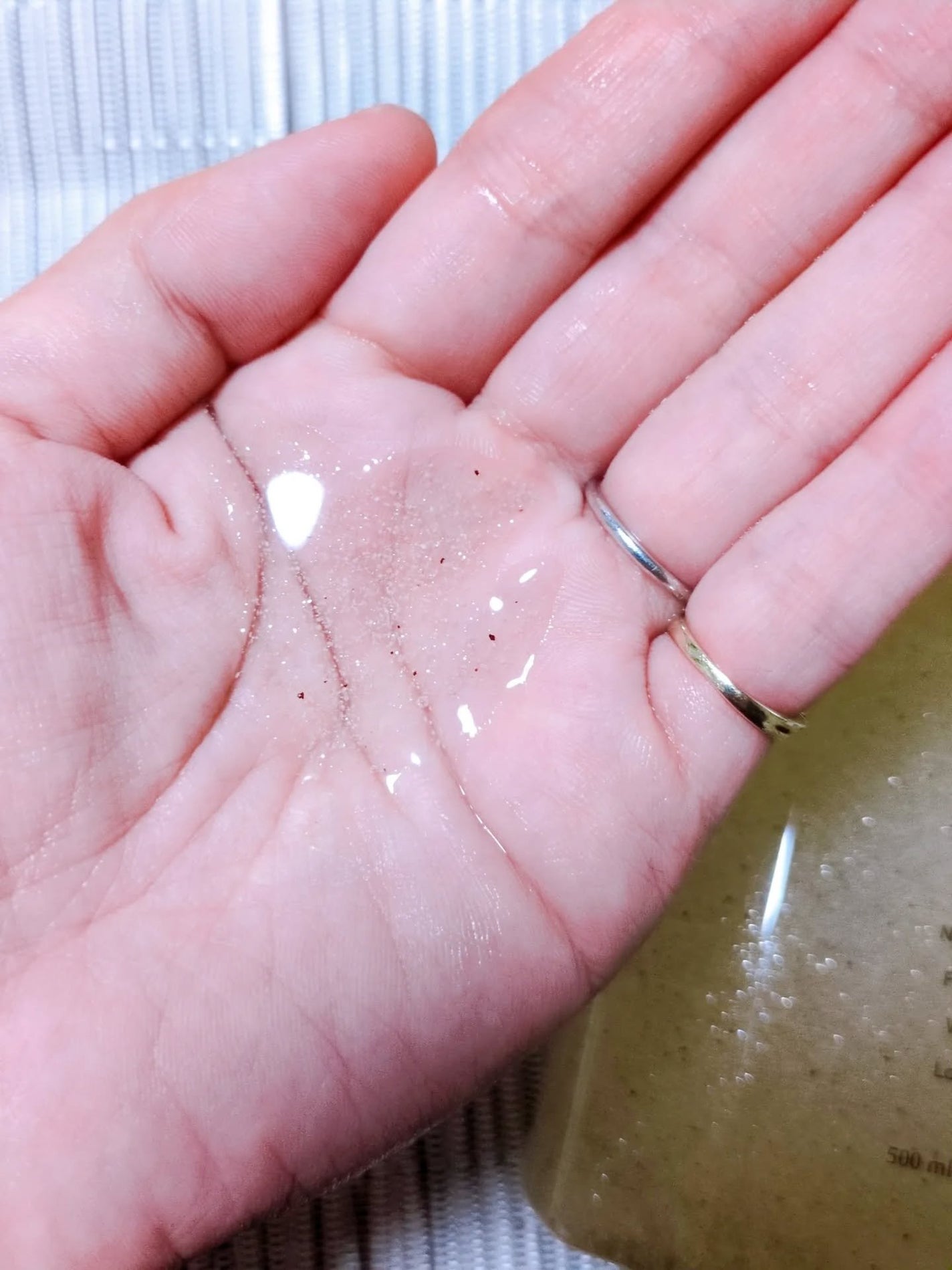 スクラブボディウォッシュ ホワイトシャツ リネンコットン/LUV SCENT/ボディスクラブを使ったクチコミ(2枚目)