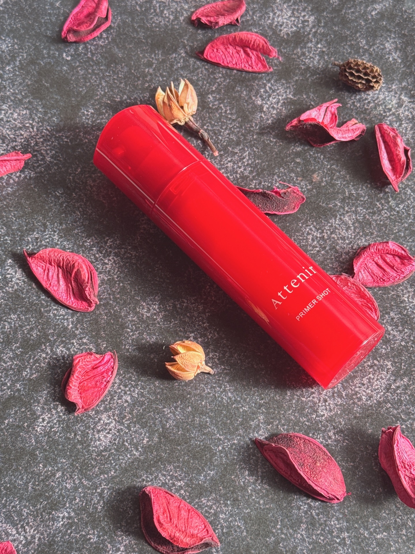 ⁡
⁡
【PR】アテニア　
⁡
肌の土台に向き合う、
毎日のスキンケアの最初の一本。
⁡
アテニアのプライマーショットは、
洗顔後すぐに使うハリツヤ導入美容液✨
⁡
ミルクのようにコクのあるテクスチャーなのに、
肌になじませるとすっと広がっ