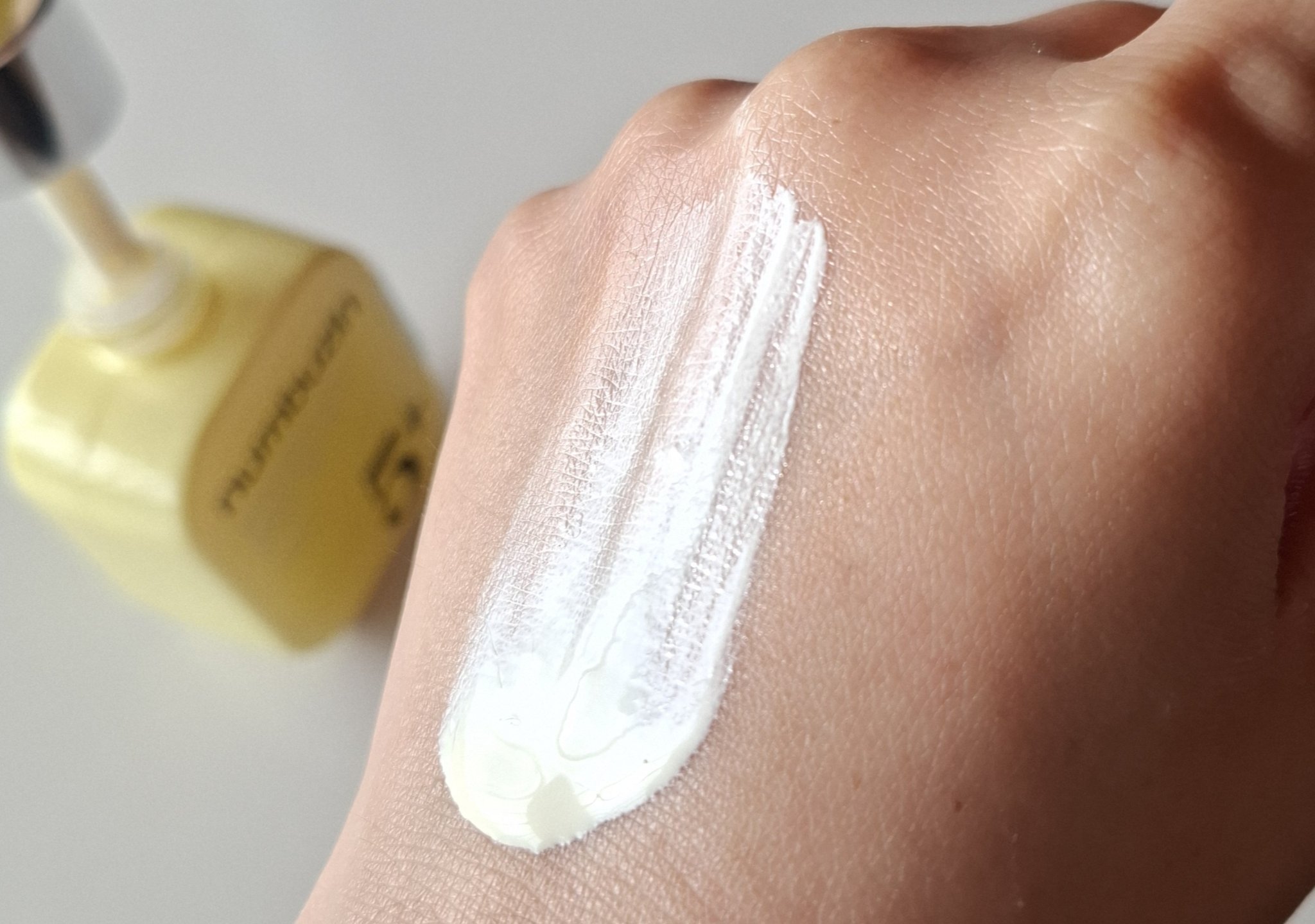 5番 白玉グルタチオンCトーンアップベース SPF50+ PA++++/numbuzin/化粧下地を使ったクチコミ（3枚目）