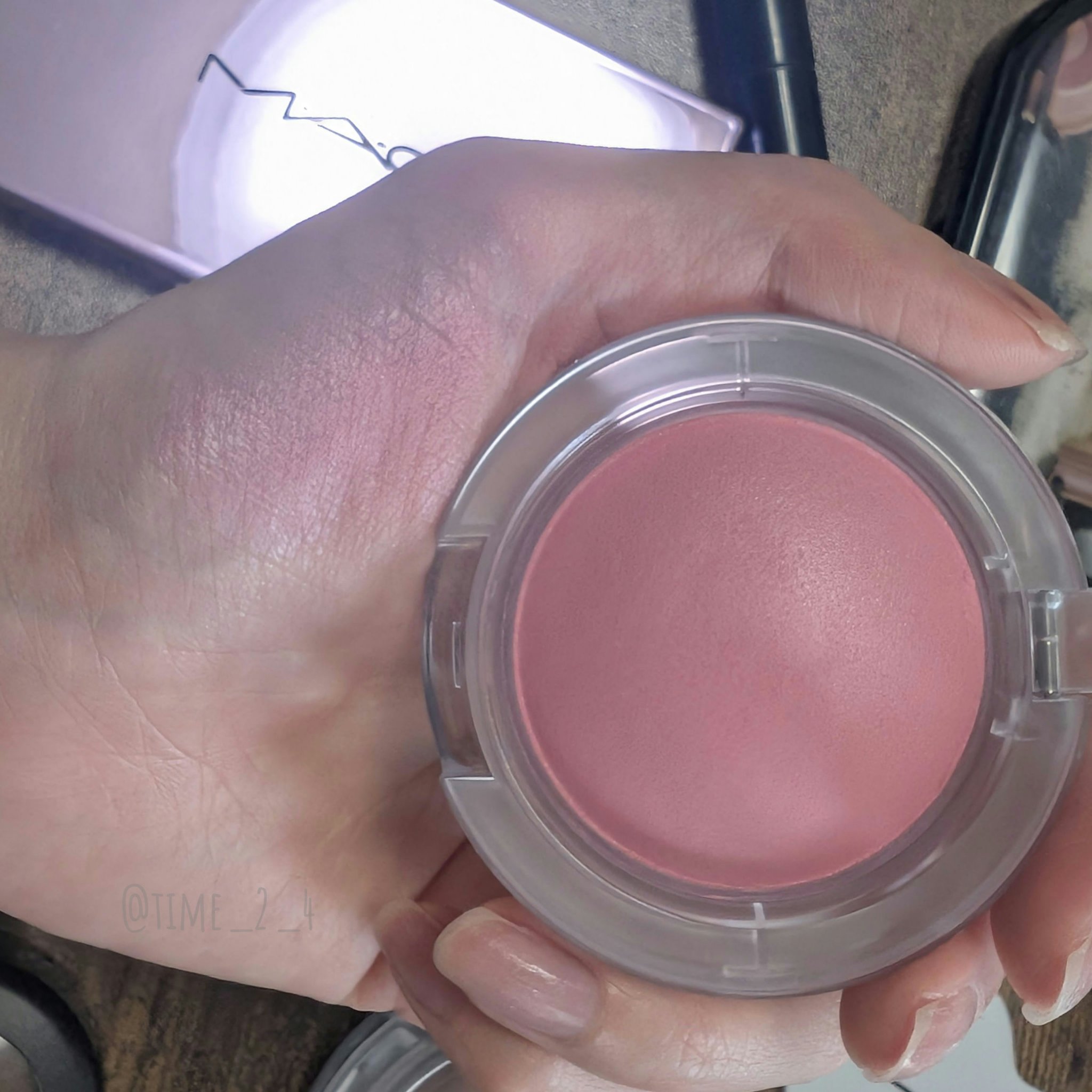 スキンフィニッシュ ライトストラック リキッド ハイライター/M・A・C/リキッドハイライトを使ったクチコミ（3枚目）