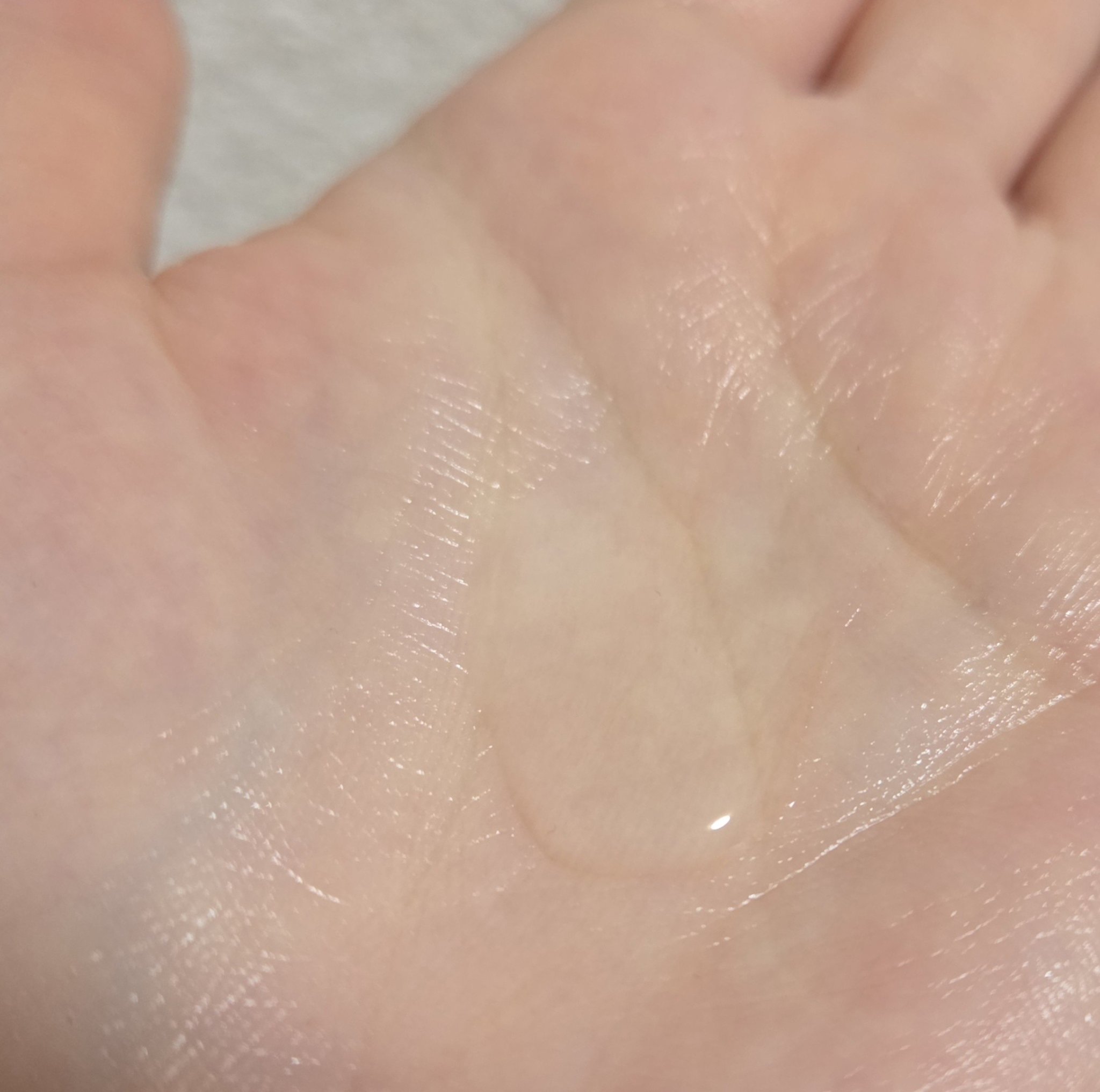 乾燥さん 薬用水分力ブライトニングエッセンス【医薬部外品】/乾燥さん/美容液を使ったクチコミ（2枚目）