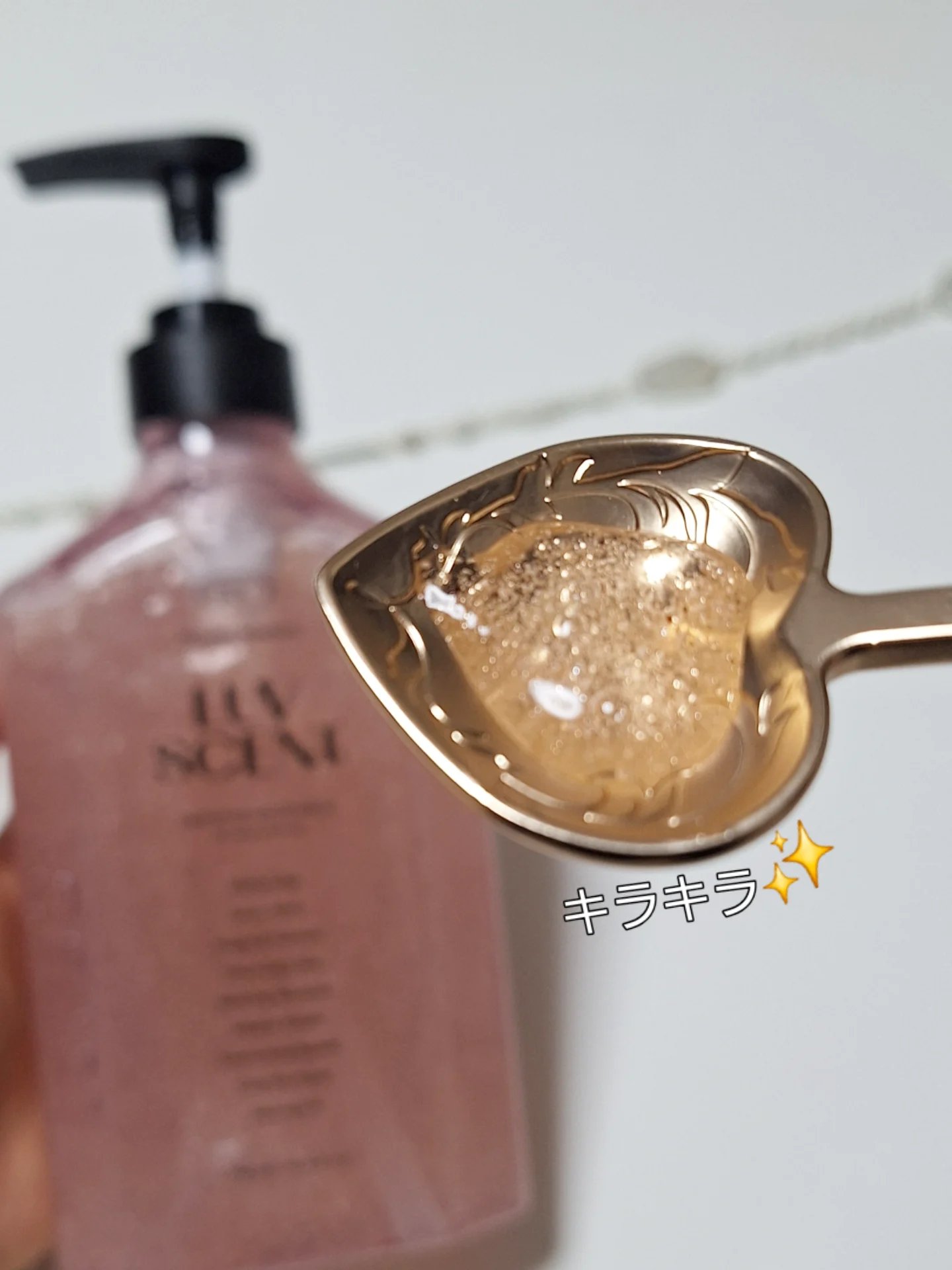 スクラブボディウォッシュ フラワーマーケット ホワイトチューリップ/LUV SCENT/ボディスクラブを使ったクチコミ（2枚目）