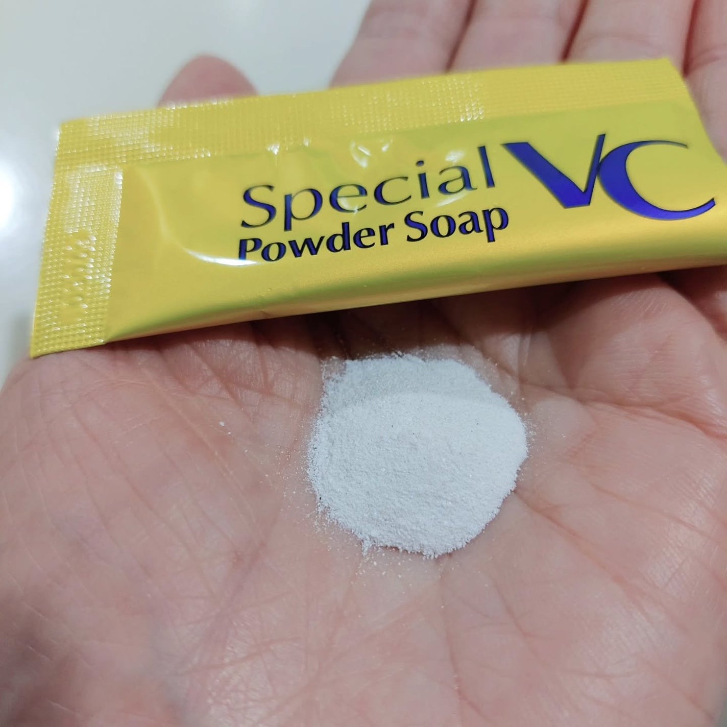 暁子 on LIPS 「くすみや透明感不足にはこれ。3種の酵素*1(2種のタンパク質分..」(8枚目)