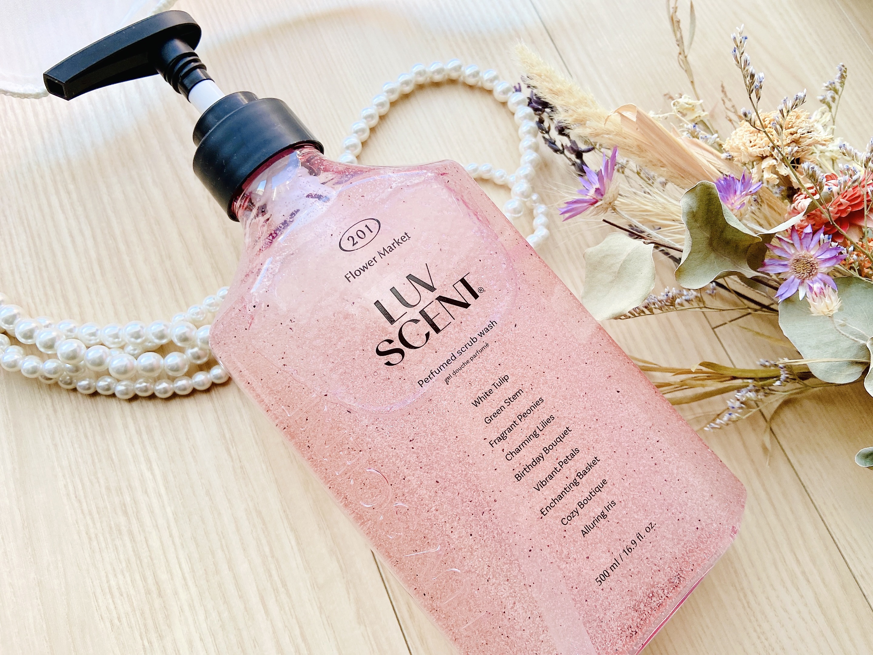 スクラブボディウォッシュ フラワーマーケット ホワイトチューリップ/LUV SCENT/ボディスクラブを使ったクチコミ（3枚目）