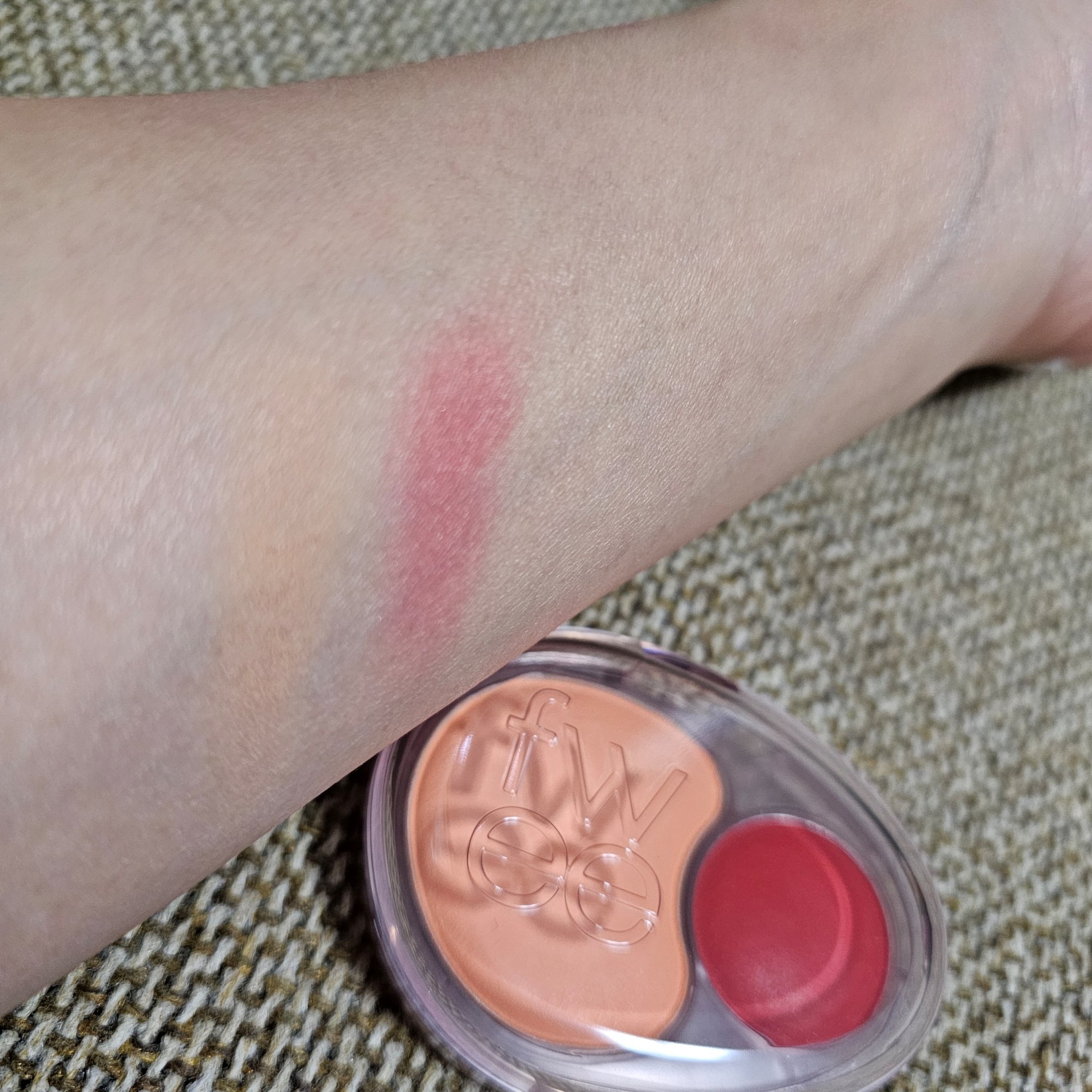 デュアルチークメロウ/fwee/ジェル・クリームチークを使ったクチコミ（3枚目）