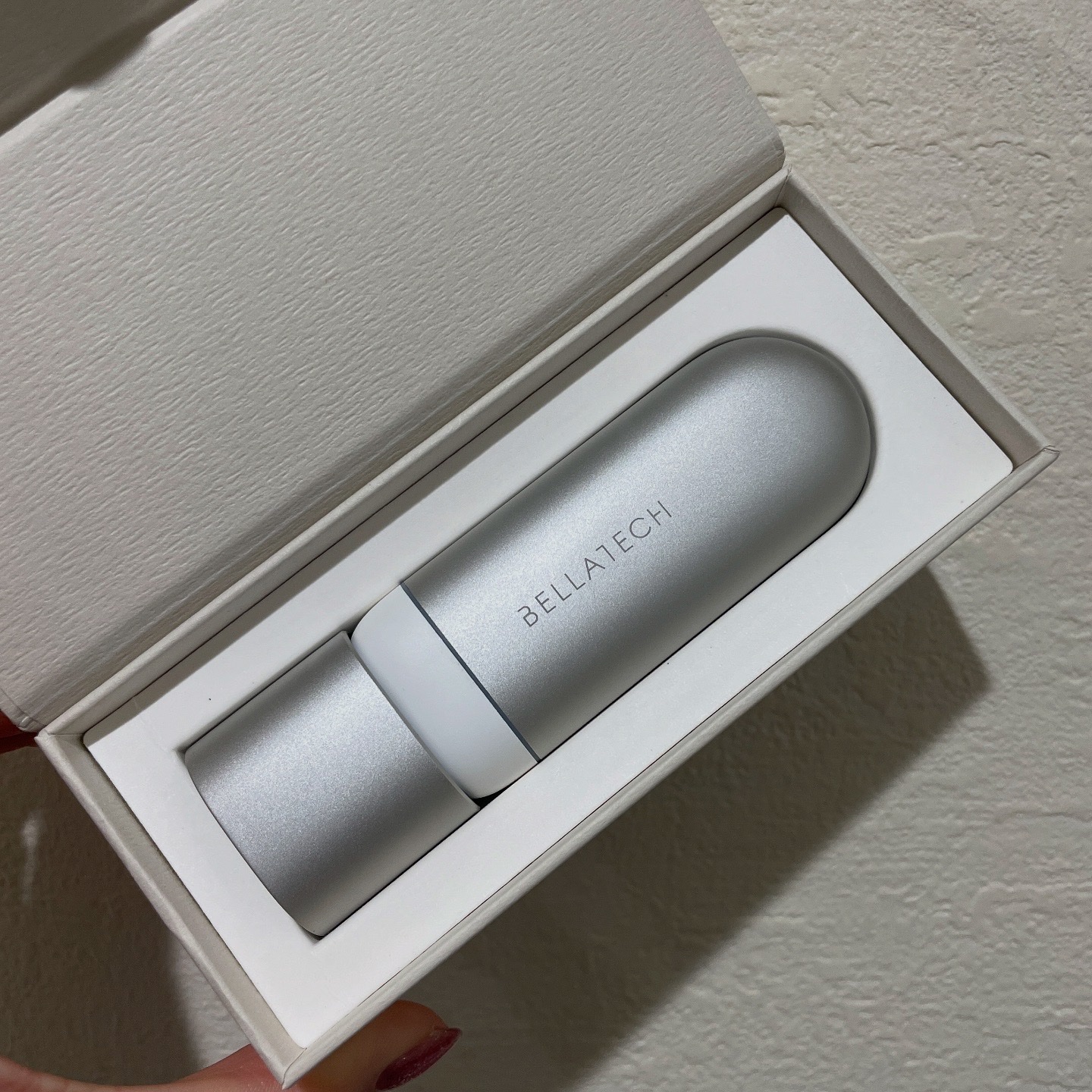 
AI肌測定で今の自分の肌状態をスキャンしてくれて
水分量や美白度を
専用のアプリで表示してくれるスキャナー◎

1回の測定にかかる時間は5秒程度なので
続けやすく、
測定日数が増えれば増えるほど
より