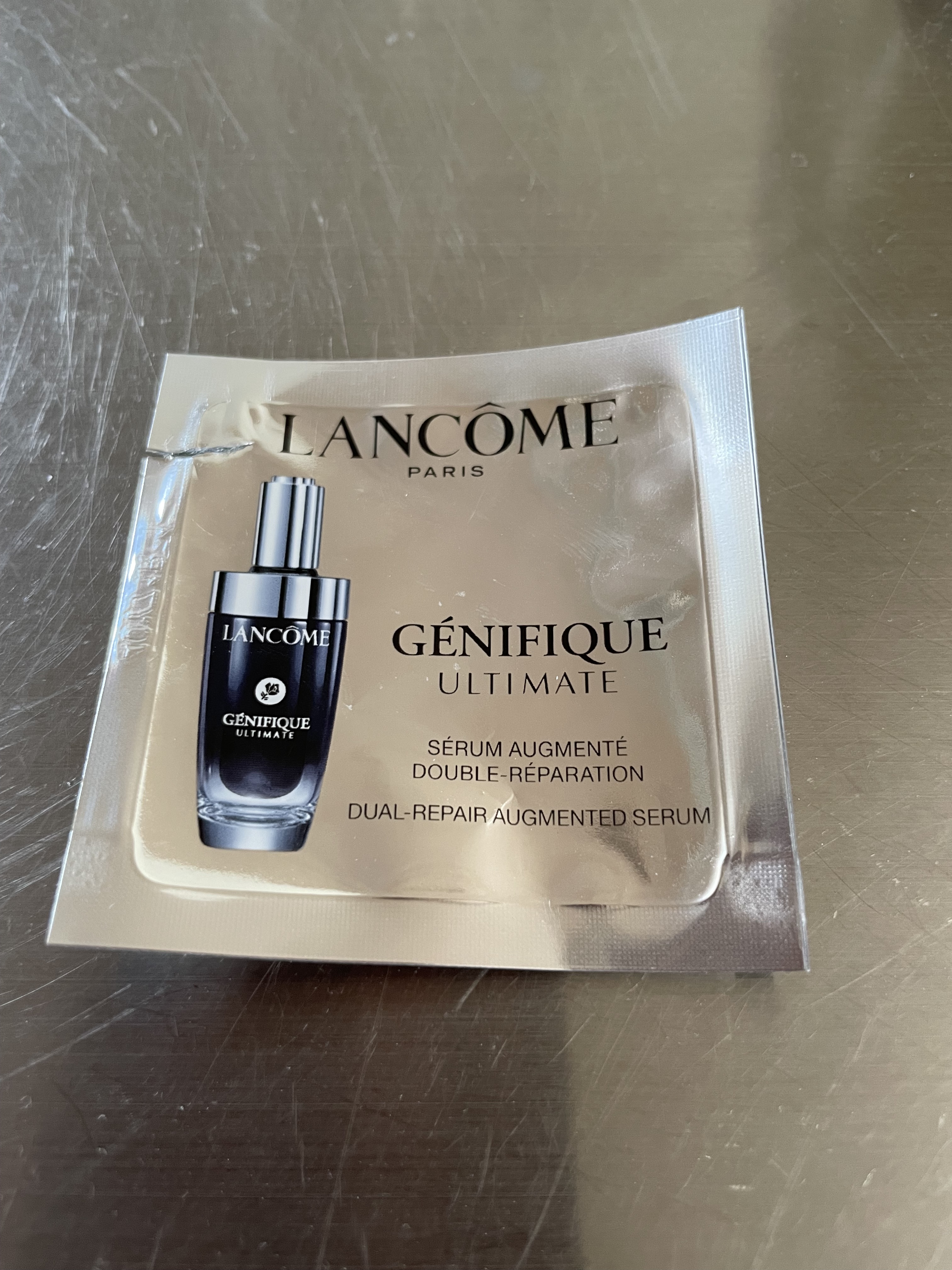 ランコムの美容液

こんなパウチのが家にごちゃごちゃあるので
とにかく使おう作戦です。

こないだも一回使いました。
ん？気のせい？と思いましたが
気のせいではないです。

翌日違っていました。

使った方が良いとは思います。
高いけど！