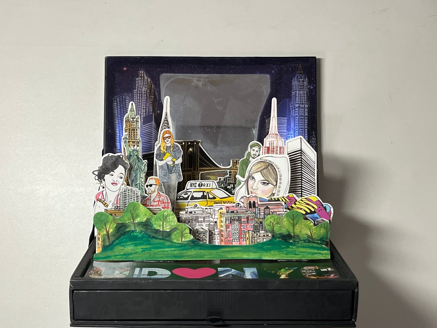 Chi on LIPS 「UrbanDecayBookOfEyeshadow#アイシャド..」(1枚目)