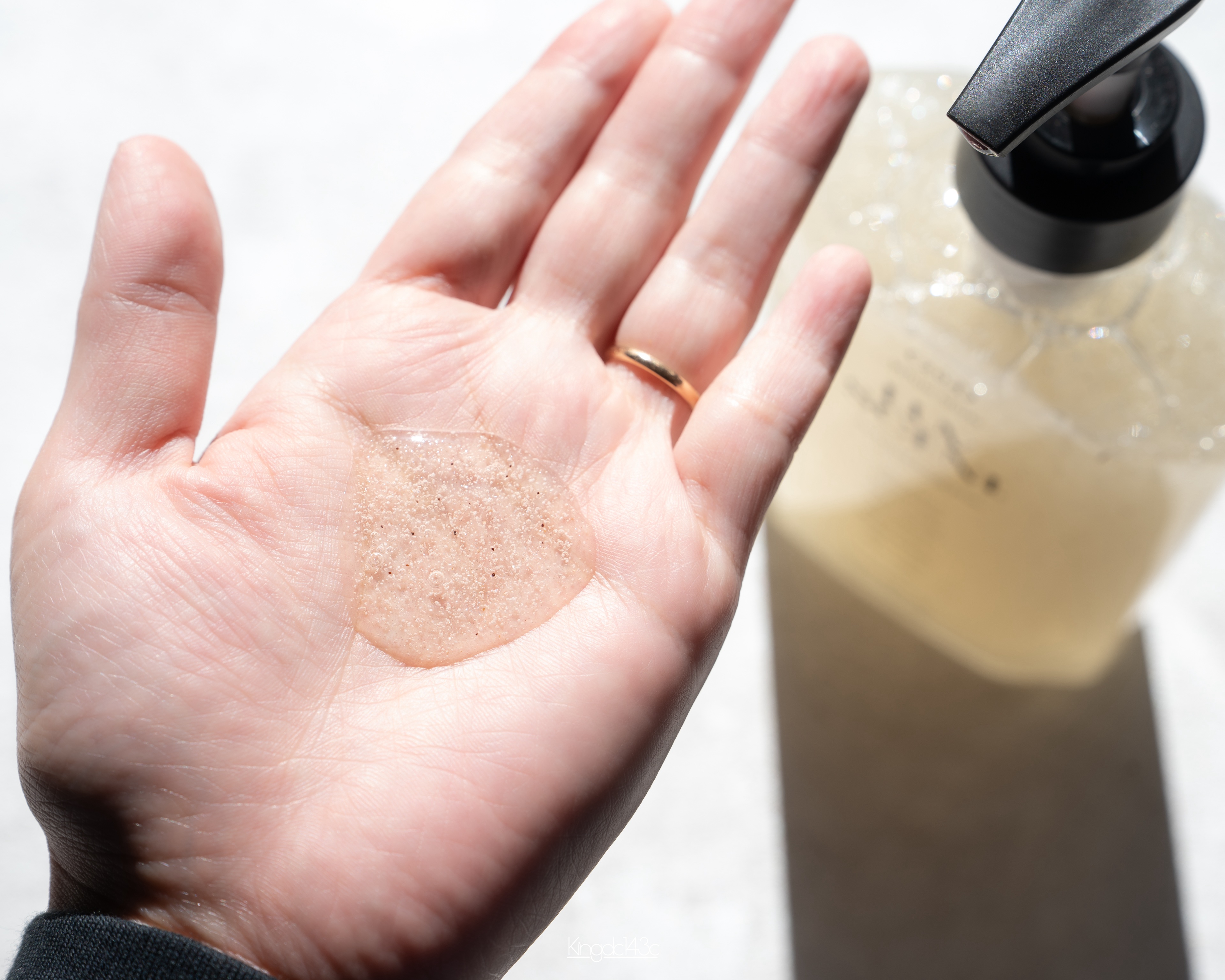 スクラブボディウォッシュ ホワイトシャツ リネンコットン/LUV SCENT/ボディスクラブを使ったクチコミ（3枚目）