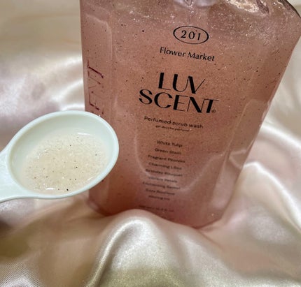 スクラブボディウォッシュ フラワーマーケット ホワイトチューリップ/LUV SCENT/ボディスクラブを使ったクチコミ(2枚目)