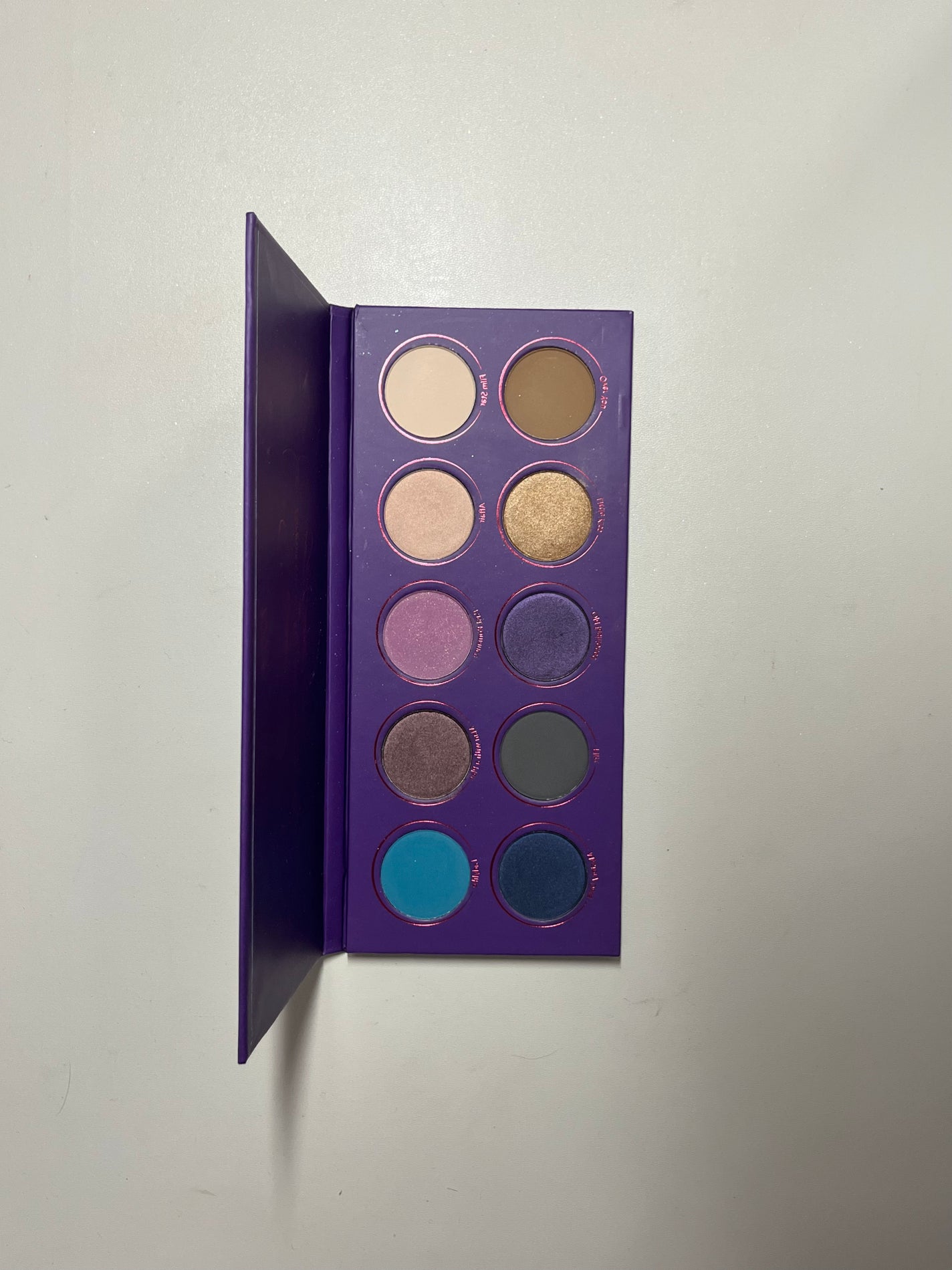 Chi on LIPS 「ZoevaLoveisastory#アイシャドウパレット..」(1枚目)