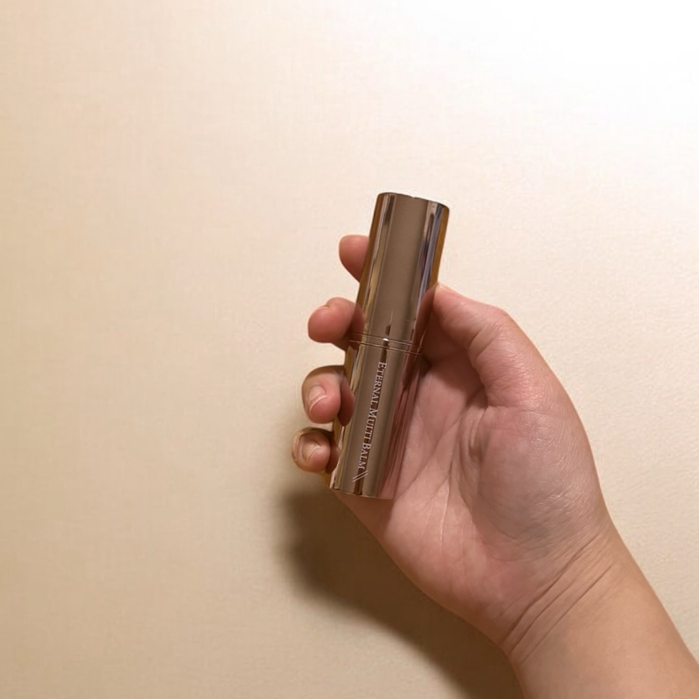 リュバンブラン
エターナルマルチバーム
#PR 

〈使用感〉
・見た目は桜色？ピンク色？だけど
塗ったら色味は気にならない！

・日焼け止めのみで出かけようとした時に、
肌に保湿感とツヤが欲しいなと思って使用しました✨
→ひと塗りでツヤ爆