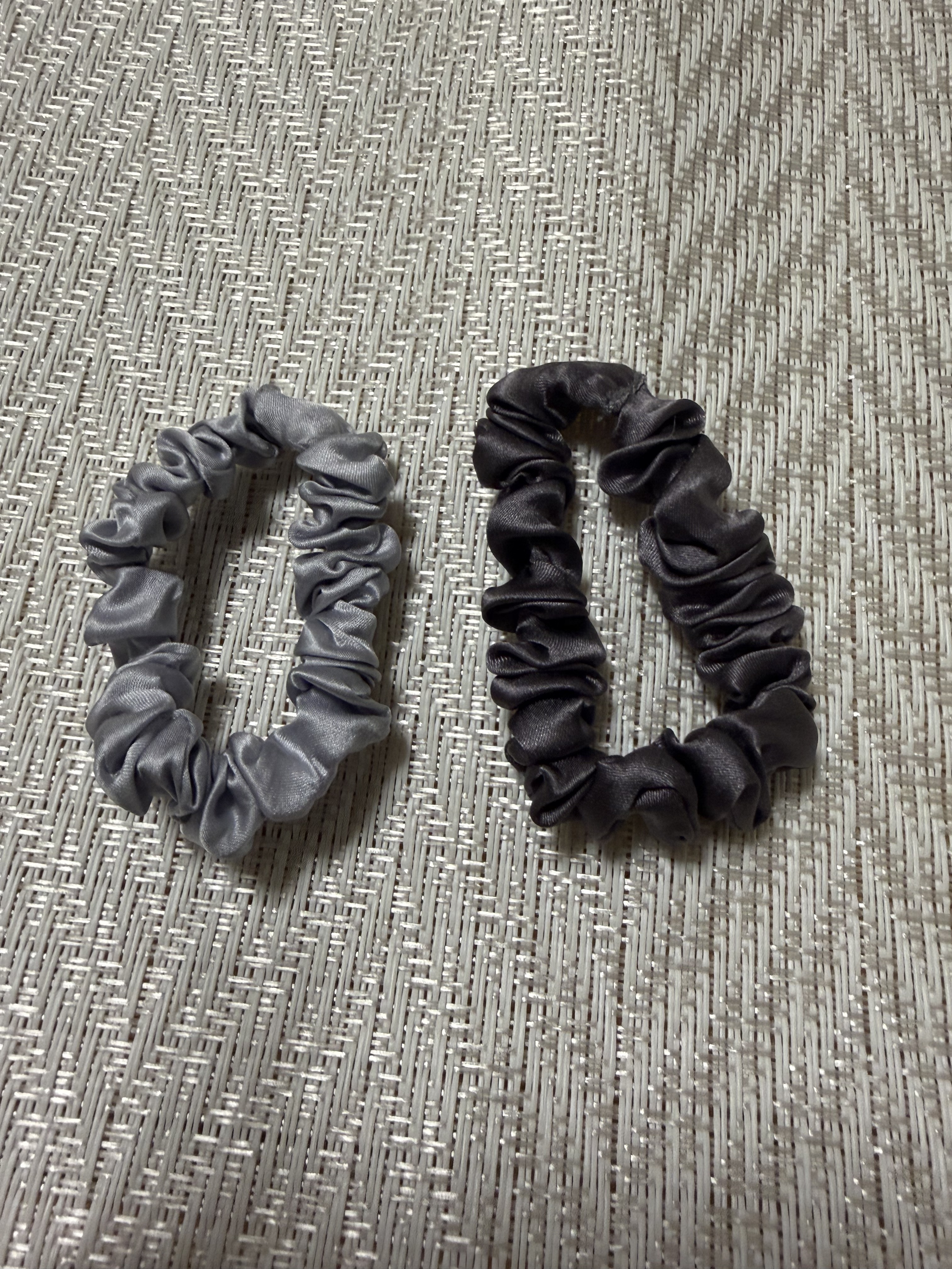 《シルク100%》シルクポニー3個セット/3COINS/ヘアアクセサリーを使ったクチコミ（3枚目）