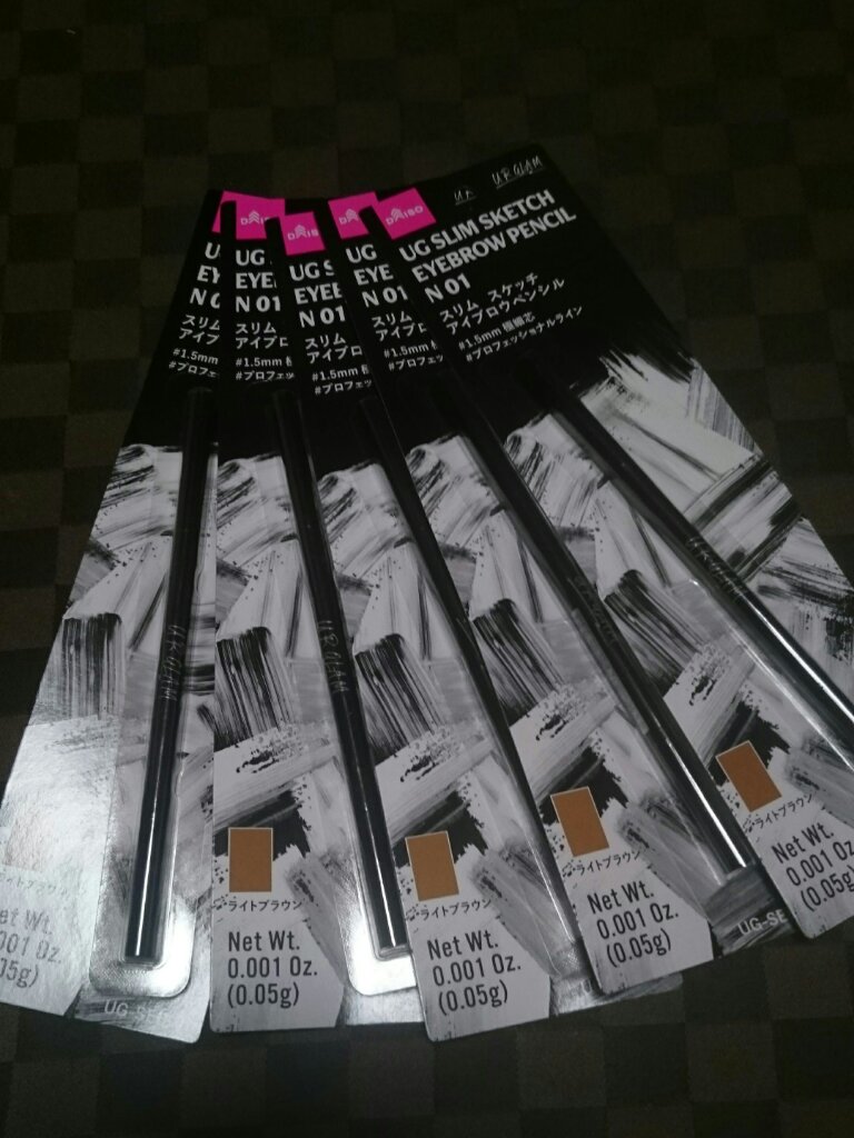 ❇U R GLAM❇
❇スリムスケッチアイブロウペンシル❇
❇ライトブラウン❇
ダイソー購入品✌
ダイソーに大掃除グッズを買いに行ったんですがその時に見つけた👀❗
ここ数年私の眉毛はコレで出来ていると言っても過言ではないくらい鬼リピしとり