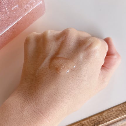 スクラブボディウォッシュ フラワーマーケット ホワイトチューリップ/LUV SCENT/ボディスクラブを使ったクチコミ(4枚目)