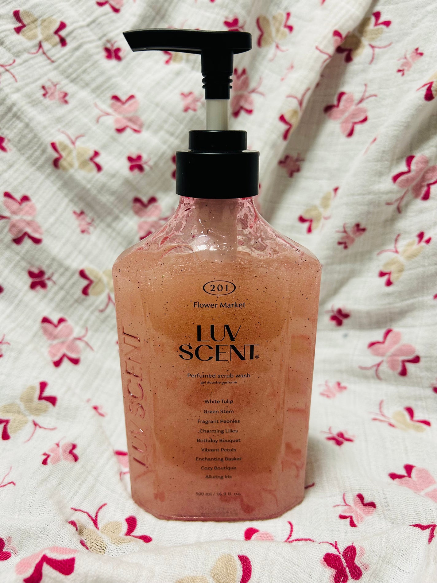 スクラブボディウォッシュ フラワーマーケット ホワイトチューリップ/LUV SCENT/ボディスクラブを使ったクチコミ(1枚目)