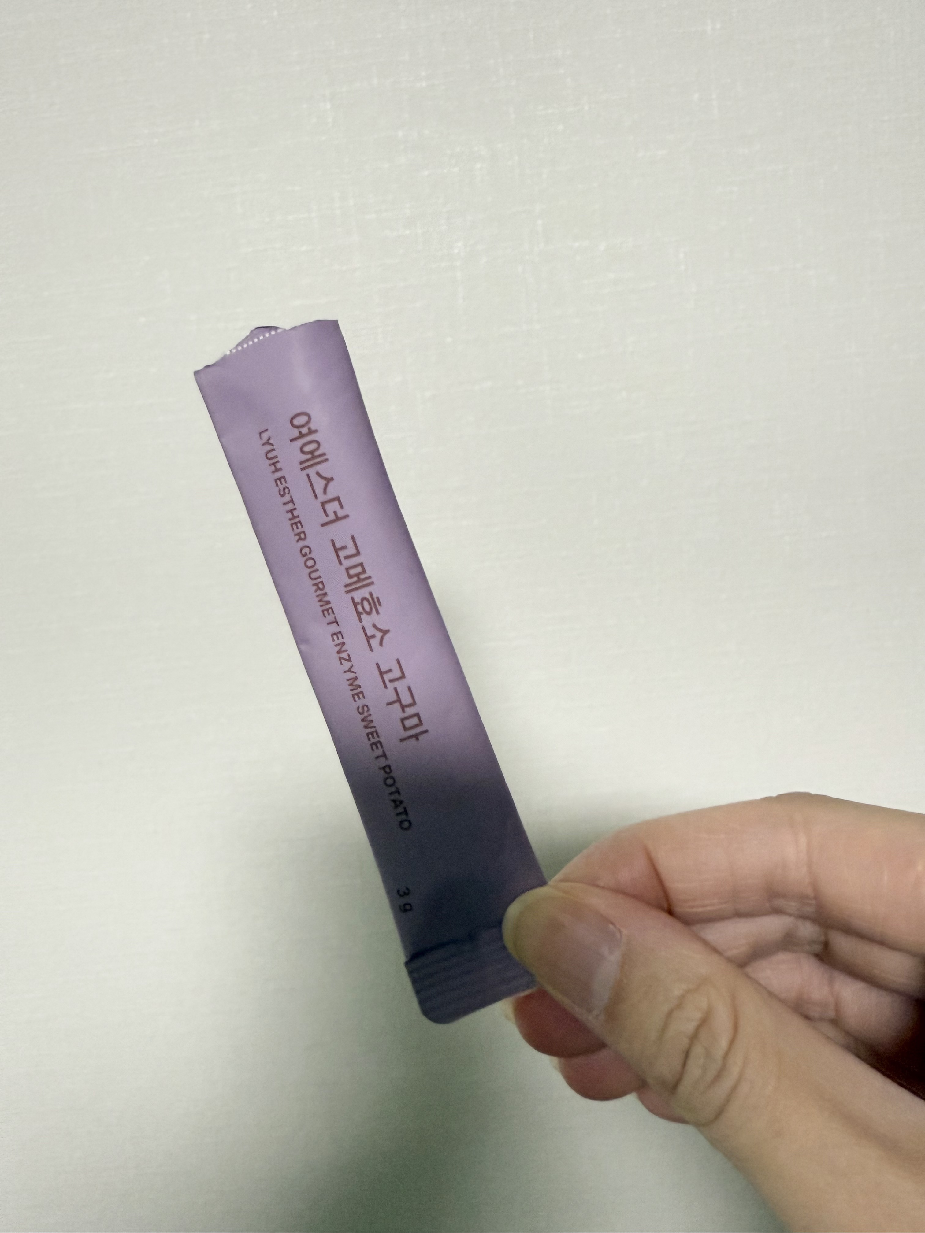 エスターフォーミュラのヨエスターグルメ酵素 スイートポテト🍠
 
そのまま飲むとさつまいもの味が強かったので、お水と飲んだ！
 
でも、スイートポテト、さつまいも好きさんにおすすめですし、後味もおいしかったです！