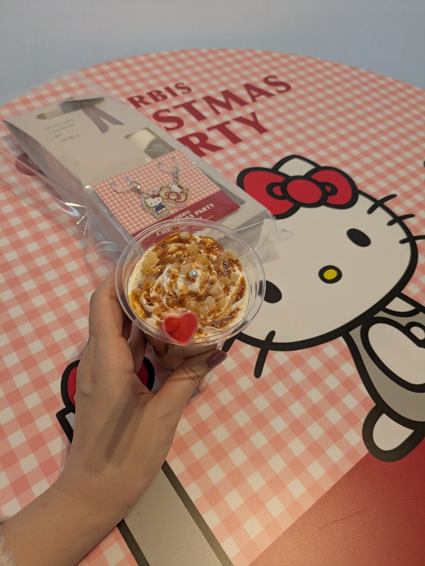 CareBeautyERI♡フォロバ♪ on LIPS 「表参道に移動してハローキティとオルビスのクリスマスパーティに行..」(2枚目)