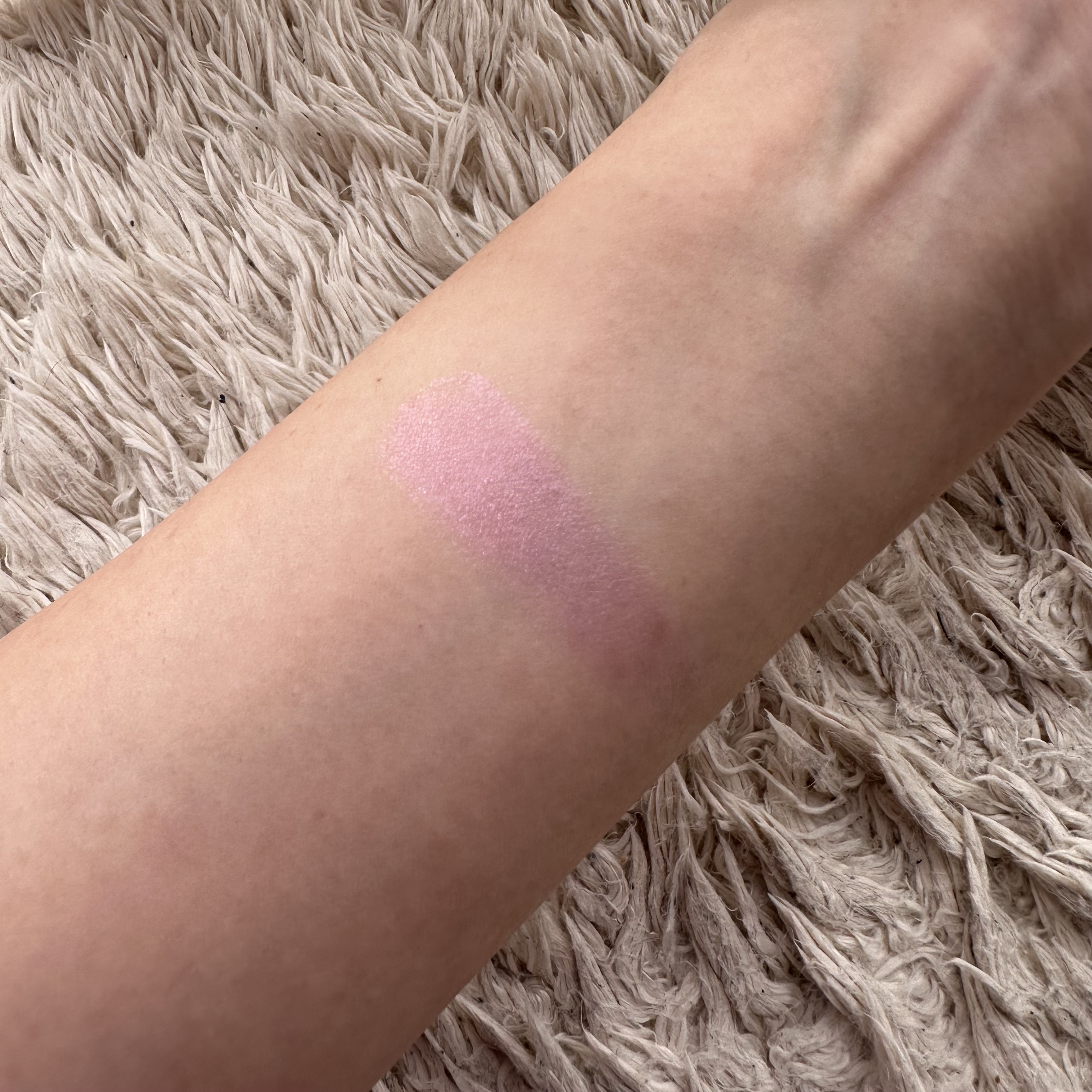 グロウ ハイライター/GUCCI beauty/パウダーハイライトを使ったクチコミ（2枚目）