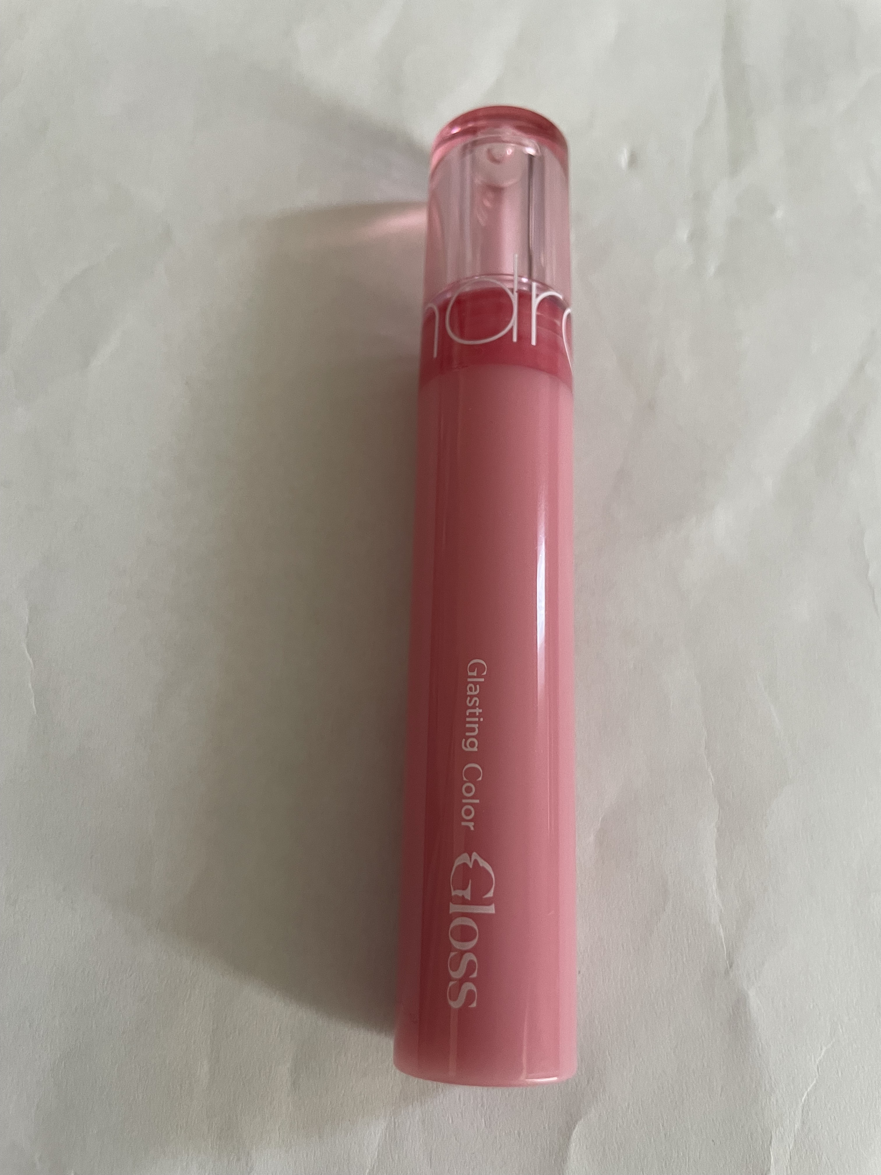 グラスティングカラーグロス 01 ピオニーバレエ(PEONY BALLET)/rom&nd/リップグロスを使ったクチコミ（1枚目）