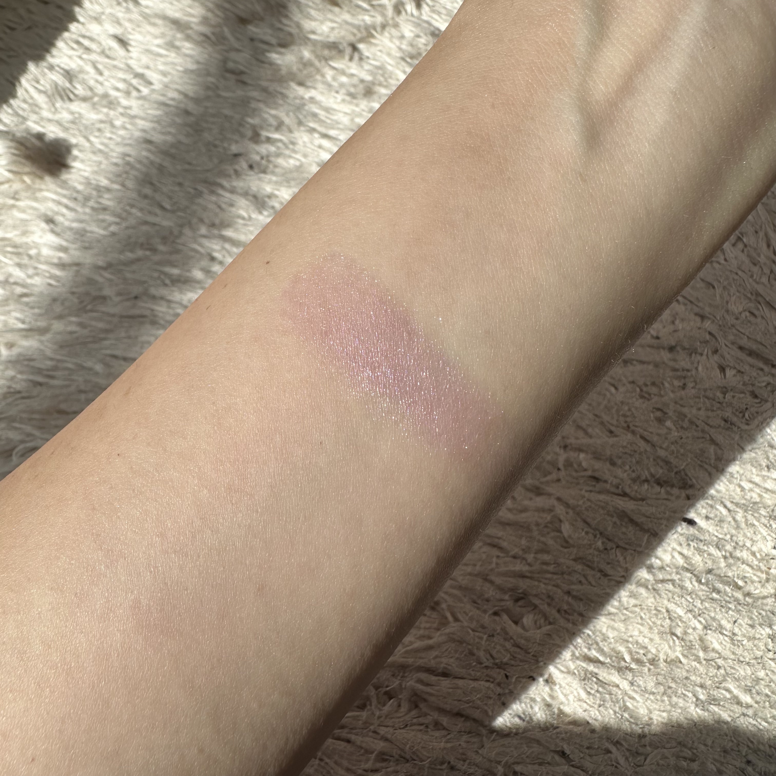 グロウ ハイライター/GUCCI beauty/パウダーハイライトを使ったクチコミ（3枚目）