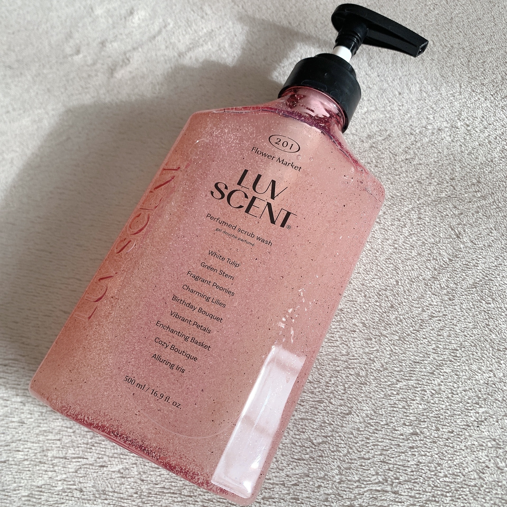 スクラブボディウォッシュ フラワーマーケット ホワイトチューリップ/LUV SCENT/ボディスクラブを使ったクチコミ（1枚目）