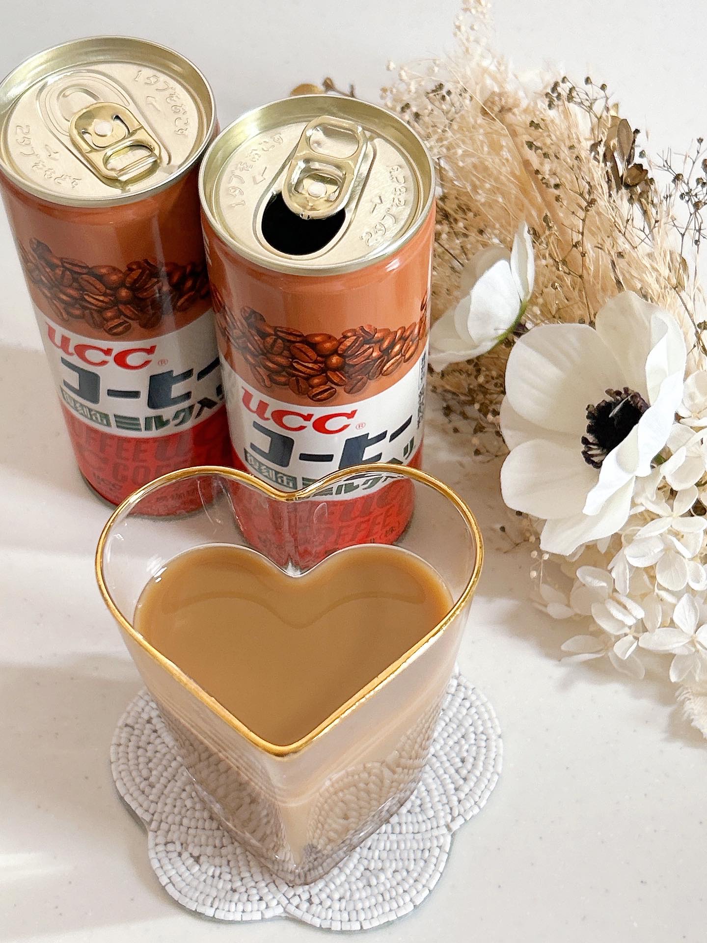 懐かしさを感じる❤️

1969年から続くUCCさんの発売当時のデザインと味わいのUCC ミルクコーヒーの復刻缶だよ😍

ちなみに世界初の缶コーヒーなんだって☺️

だからレトロ感あるデザインの缶✨

飲んでみるとまろやかなミルクの甘さを