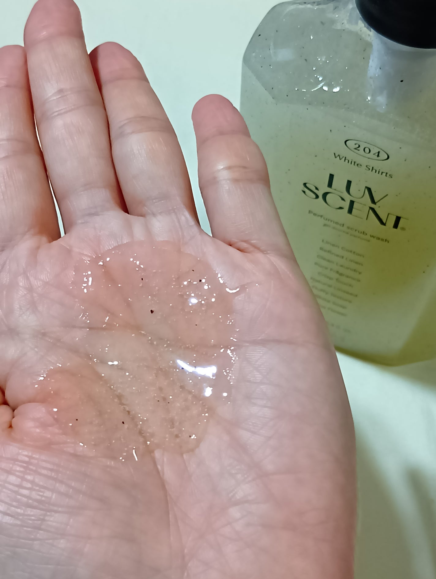 スクラブボディウォッシュ ホワイトシャツ リネンコットン/LUV SCENT/ボディスクラブを使ったクチコミ(3枚目)