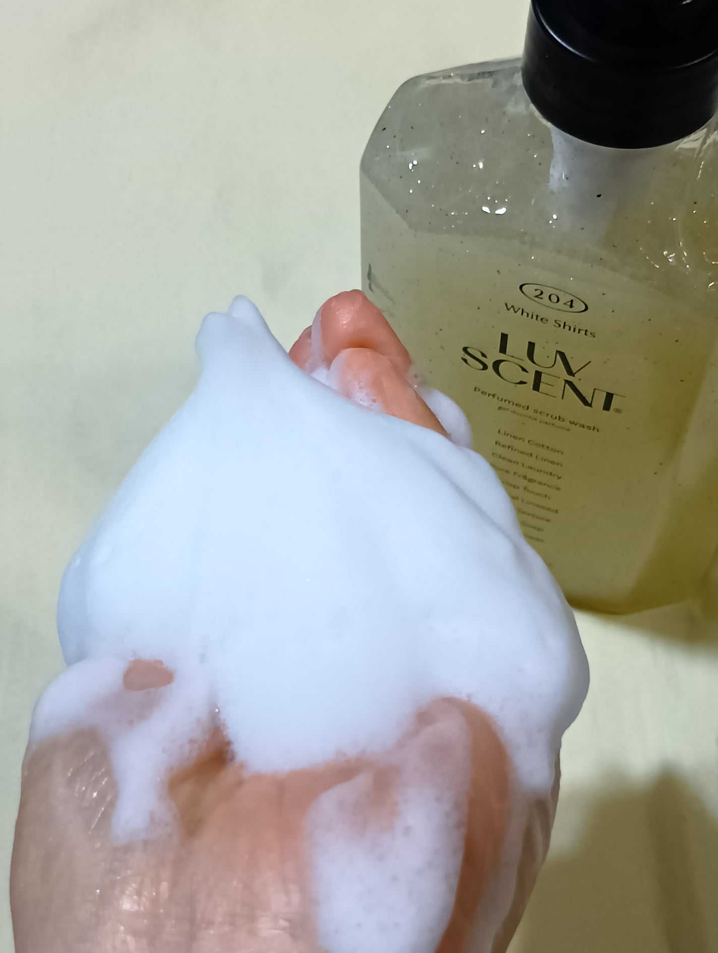 スクラブボディウォッシュ ホワイトシャツ リネンコットン/LUV SCENT/ボディスクラブを使ったクチコミ(4枚目)