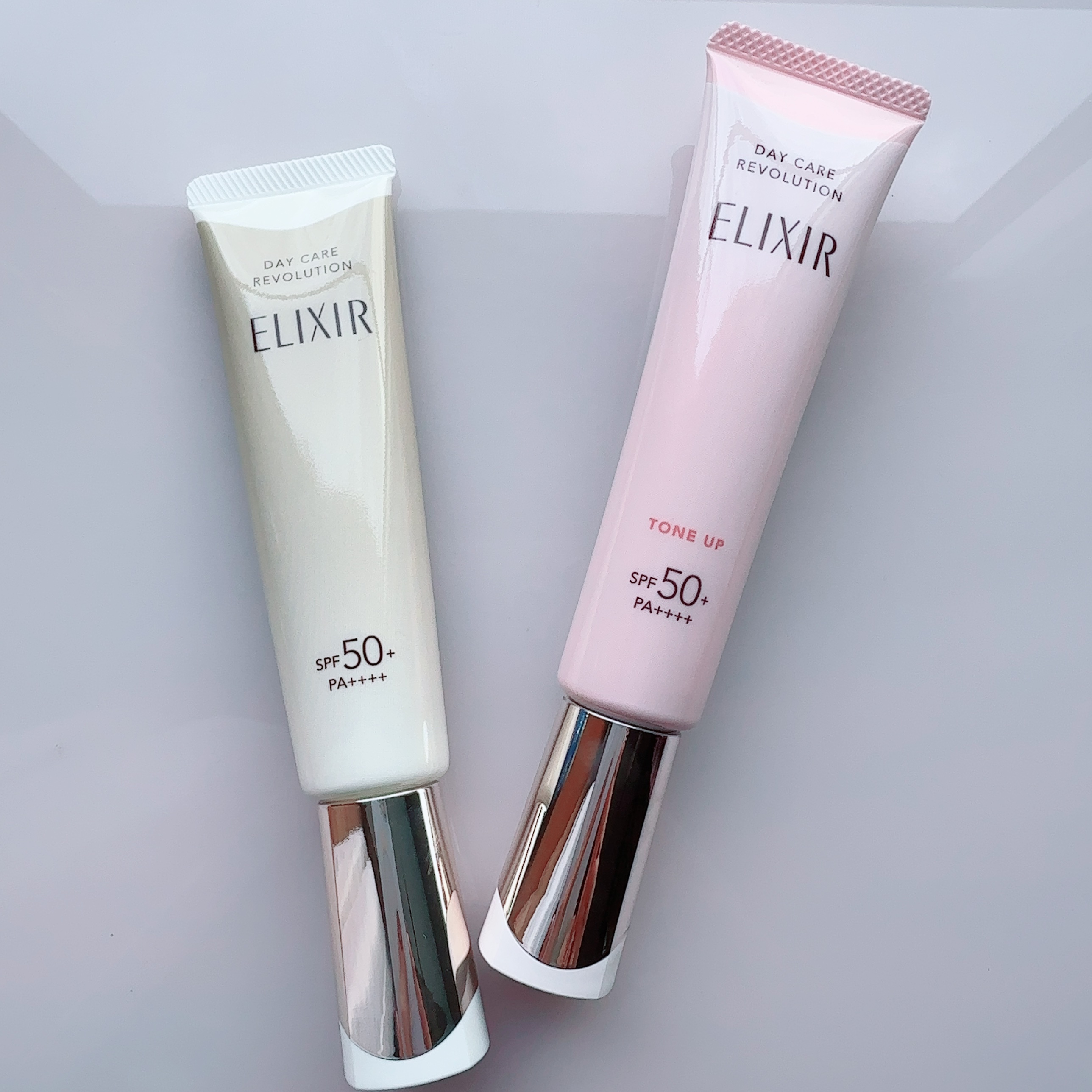 エリクシール
⧉ デーケアレボリューション ⧉
✓+ ba
大人の肌のハリのなさや乾燥をケアし、ふっくら柔らかハリ美肌へ。
乳液・化粧下地・プロテクターの３つの効果が１本に。

✓トーンアップＳＰ＋aa
大人の肌のくすみや影を瞬時にカバーし