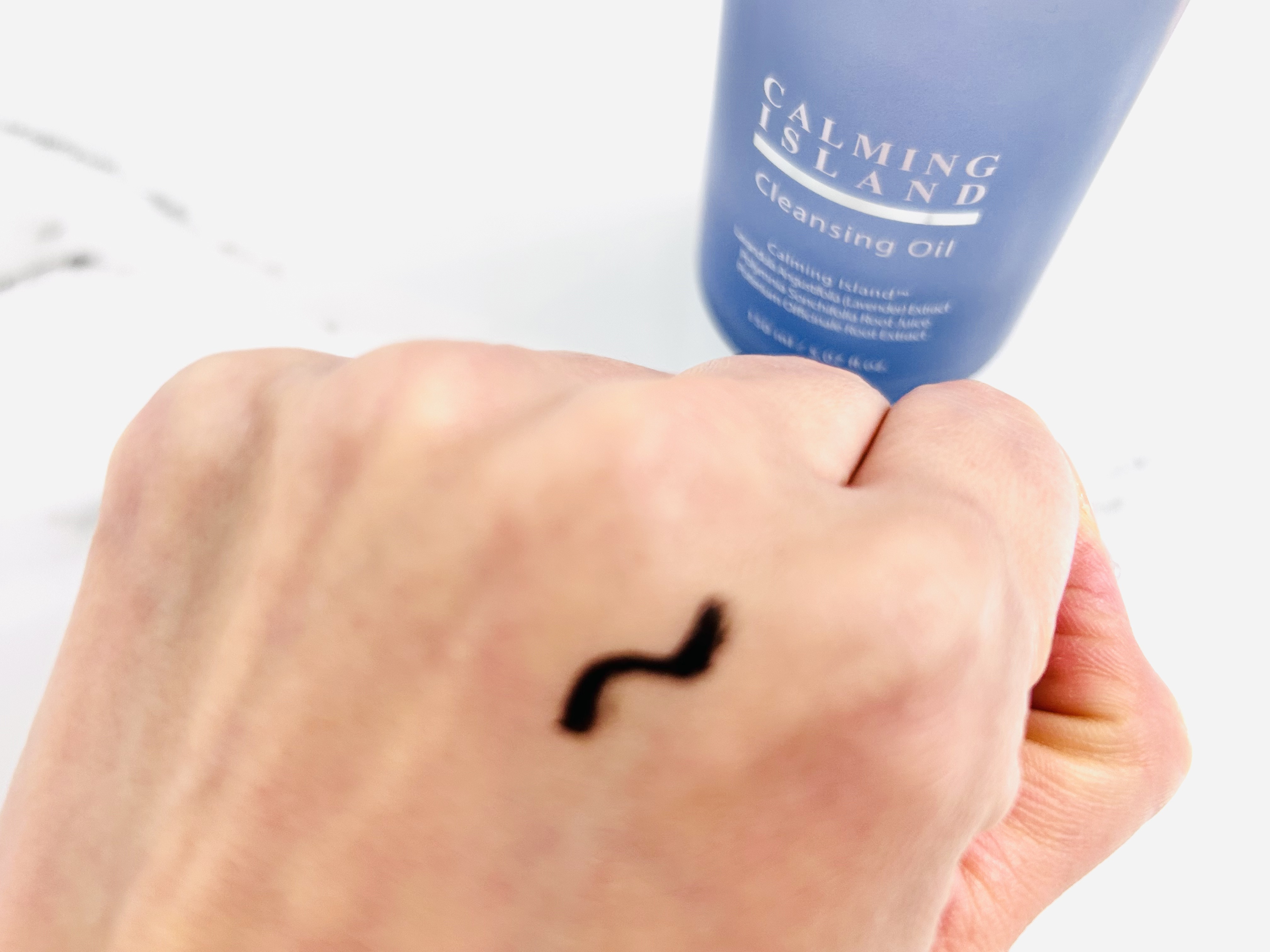 Florodora フローロドラ カーミングアイランドクレンジングオイルのクチコミ「カーミングアイランドは、フローロドラ独自の植物由来成分を組み合わせたスキンケアライン❣️

ツ.....」（2枚目）