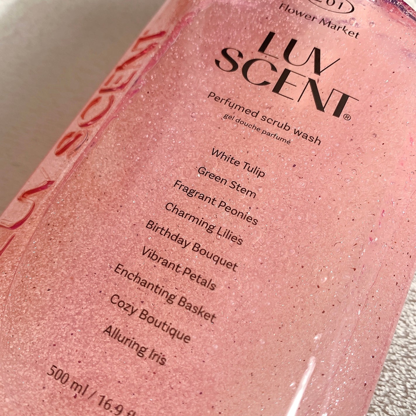 スクラブボディウォッシュ フラワーマーケット ホワイトチューリップ/LUV SCENT/ボディスクラブを使ったクチコミ(2枚目)