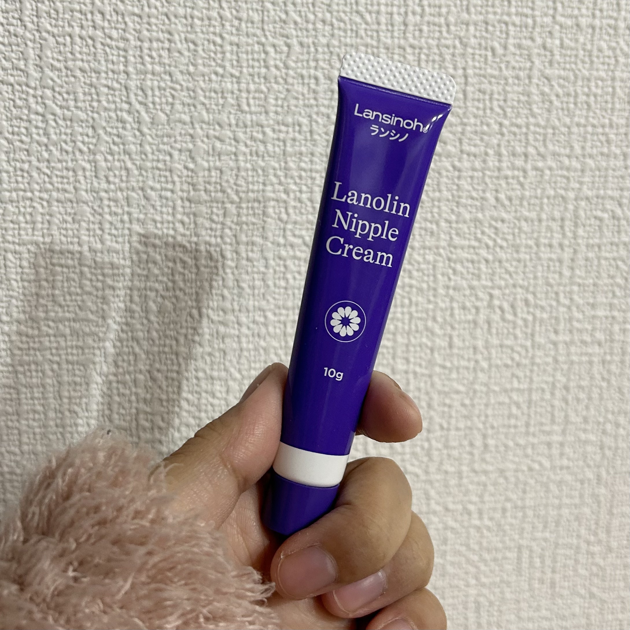 

✎𓂃ラノリンニップルクリーム

高純度の天然由来成分
ラノリン100%で作られた乳頭ケアクリーム👶
 授乳前のふきとり不要、そのまま授乳OK✨ 香料・着色料・防腐剤・酸化防止剤フリーで においや黄色味が気になりにくい🎶

伸びが良