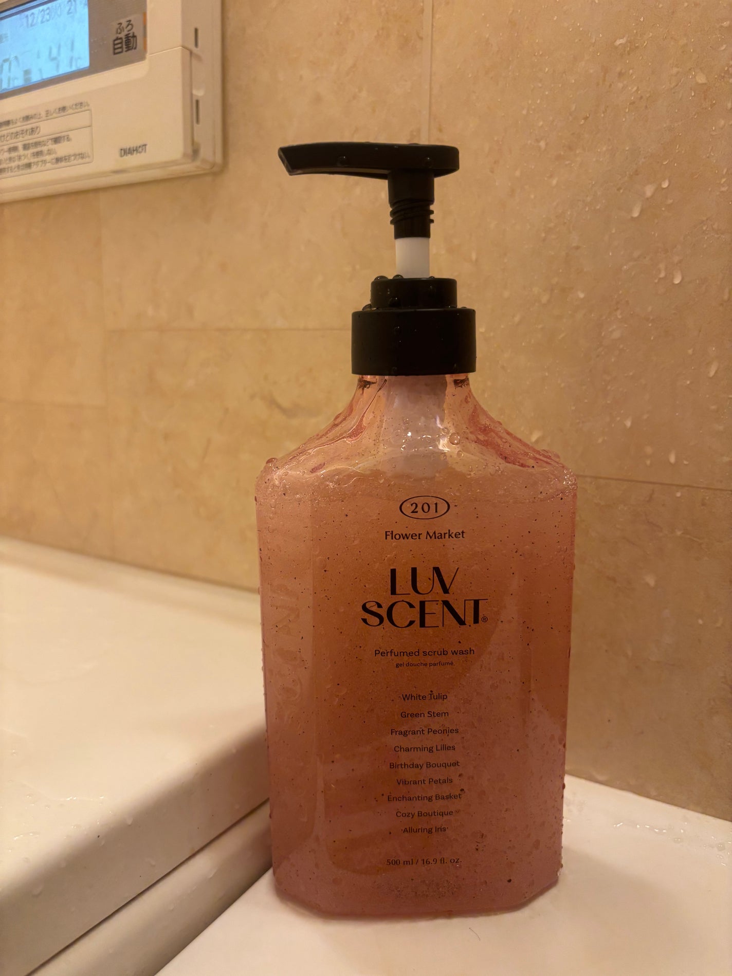 スクラブボディウォッシュ フラワーマーケット ホワイトチューリップ/LUV SCENT/ボディスクラブを使ったクチコミ(7枚目)