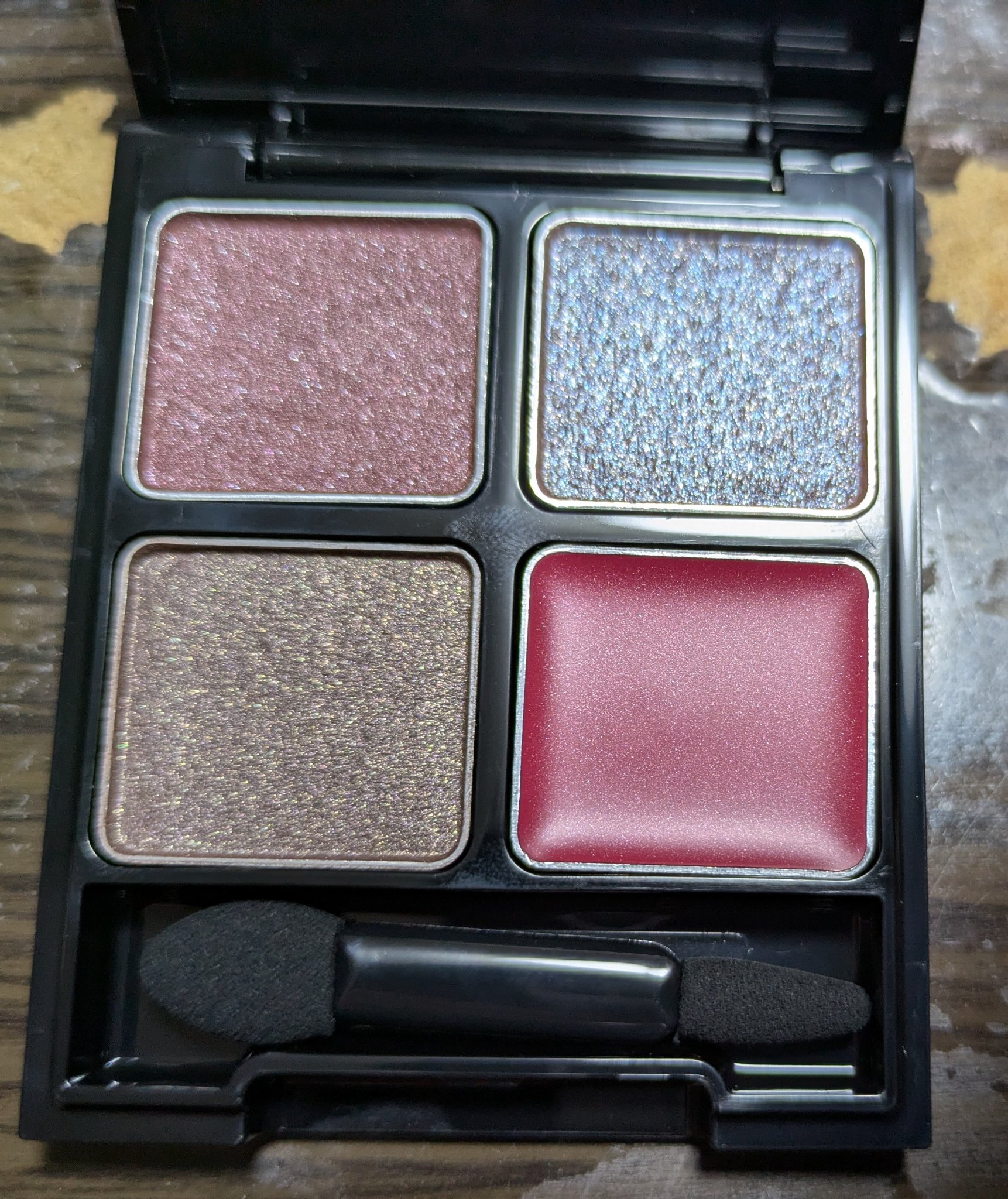 マルチカラーバリエーション メタリック/チャコット・コスメティクス/単色アイシャドウを使ったクチコミ（2枚目）