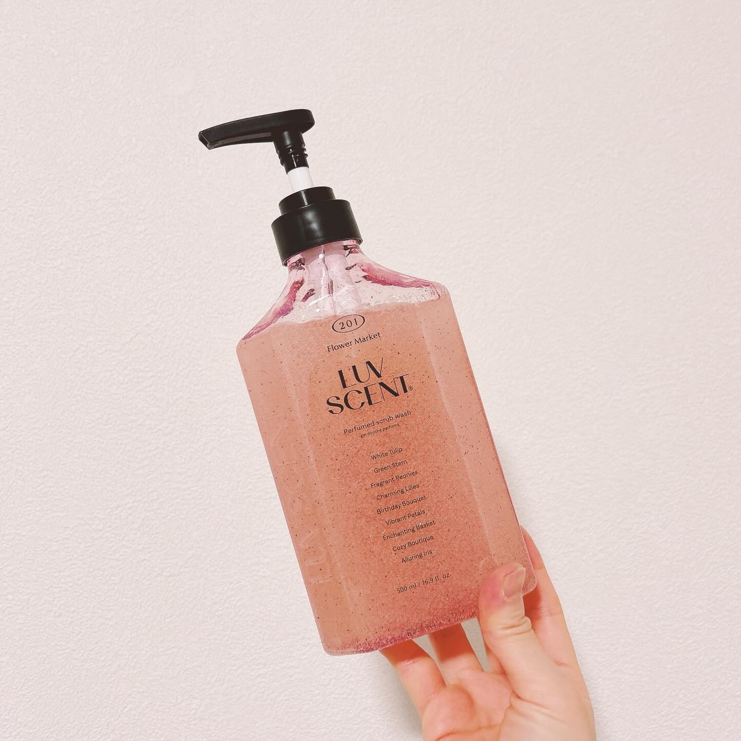 スクラブボディウォッシュ フラワーマーケット ホワイトチューリップ/LUV SCENT/ボディスクラブを使ったクチコミ（1枚目）