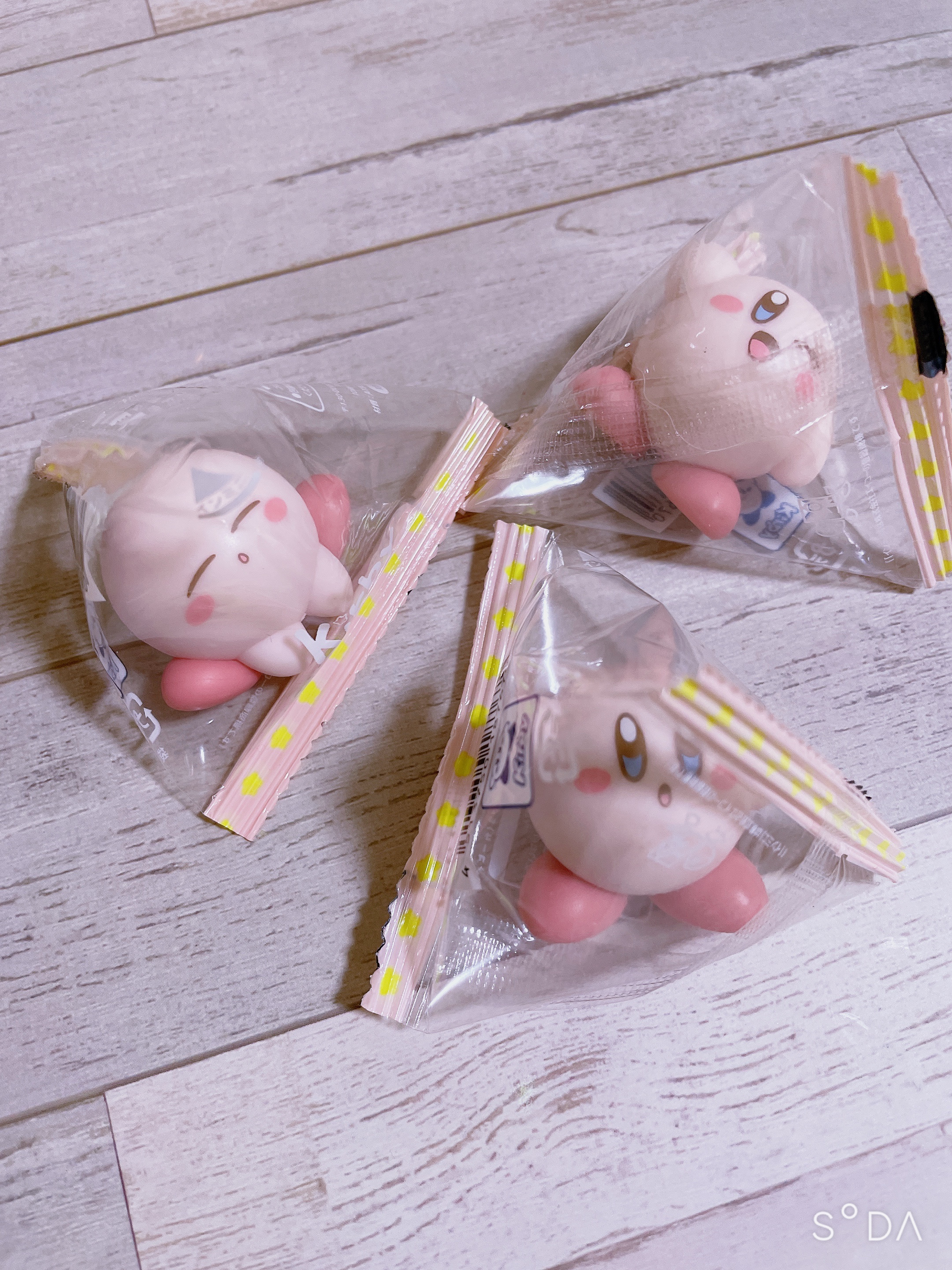 セリア
カービィ インテリアミニフィギュア



ネットとかで、
カービィのミニフィギュア探したら
なかなかのお値段なんだけど、
こちらは1個100円✨


しっかりとした作りで
自立もするのが嬉しい！


気になっている方は、
ぜひチェッ