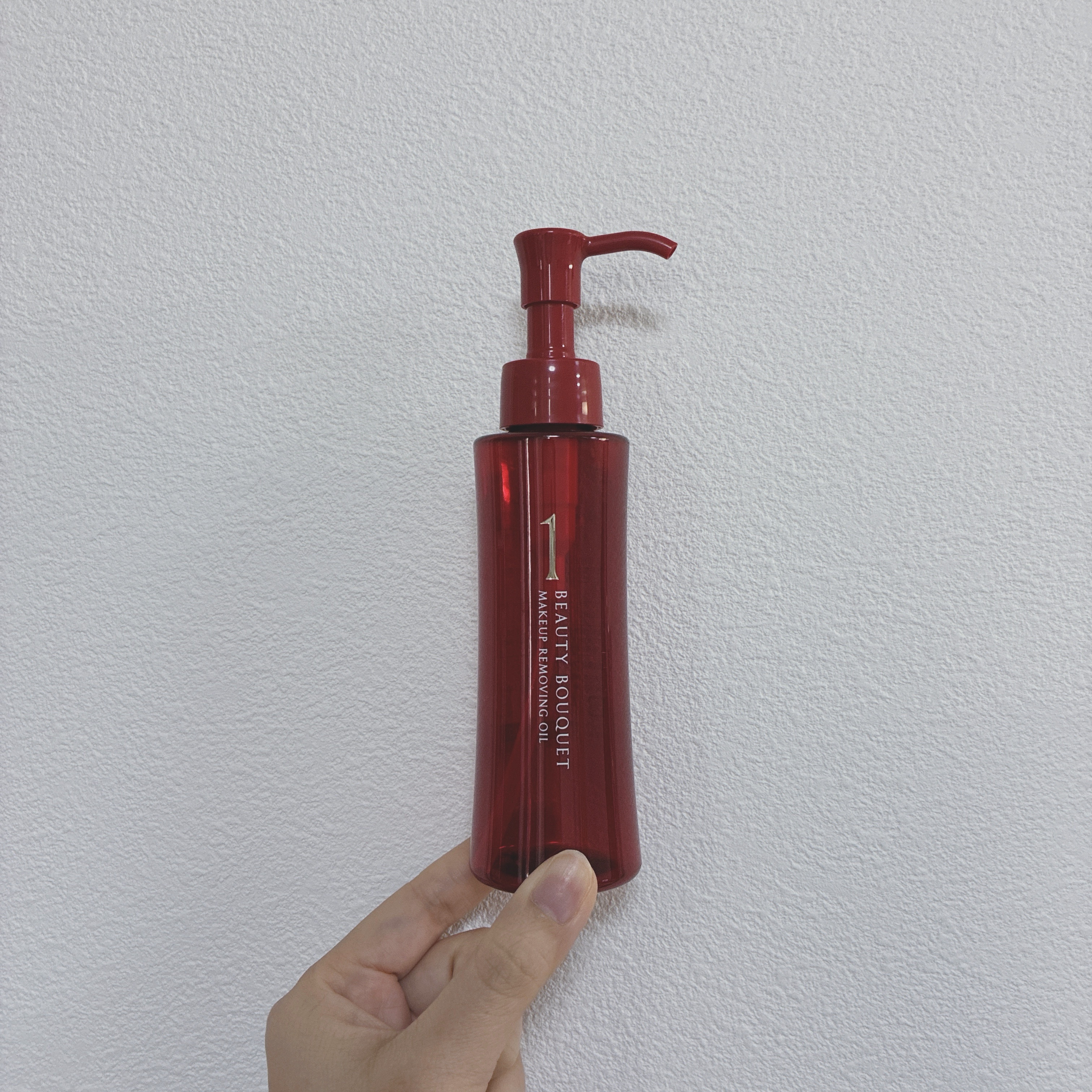 「すぐ落ちクレンジングオイル」

☘️リピート→×
☘️サラサラで厚みがないのがあまり好みではないけど、メイク落ちは良い。

#使い切りスキンケア 
#すぐ落ちクレンジングオイル