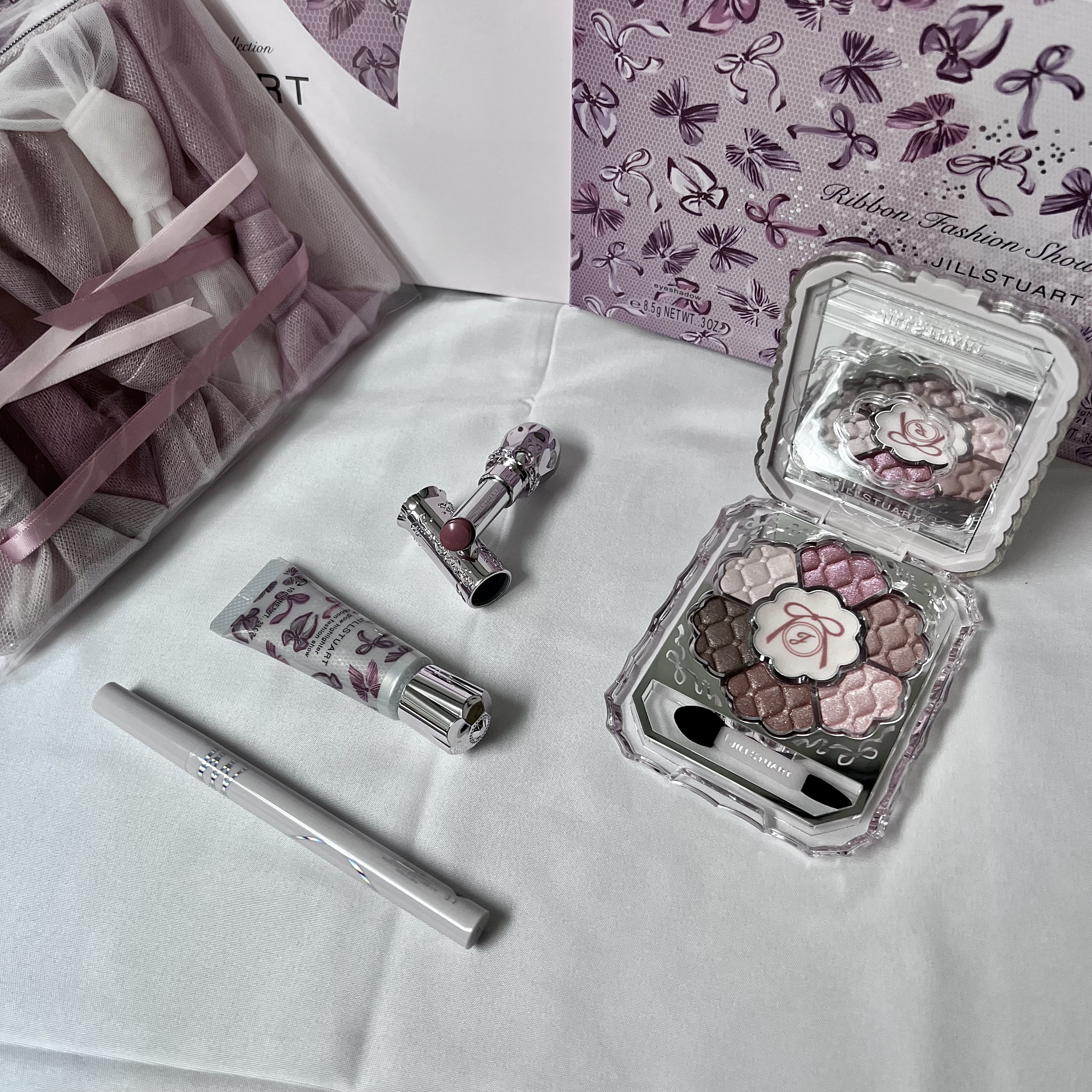 ✼••┈┈••✼••┈┈••✼••┈┈••✼••┈┈••✼

             🎀ピンクリボンづくし🎀

✼••┈┈••✼••┈┈••✼••┈┈••✼••┈┈••✼

JILL STUART
ジルスチュアート　リボンファッション