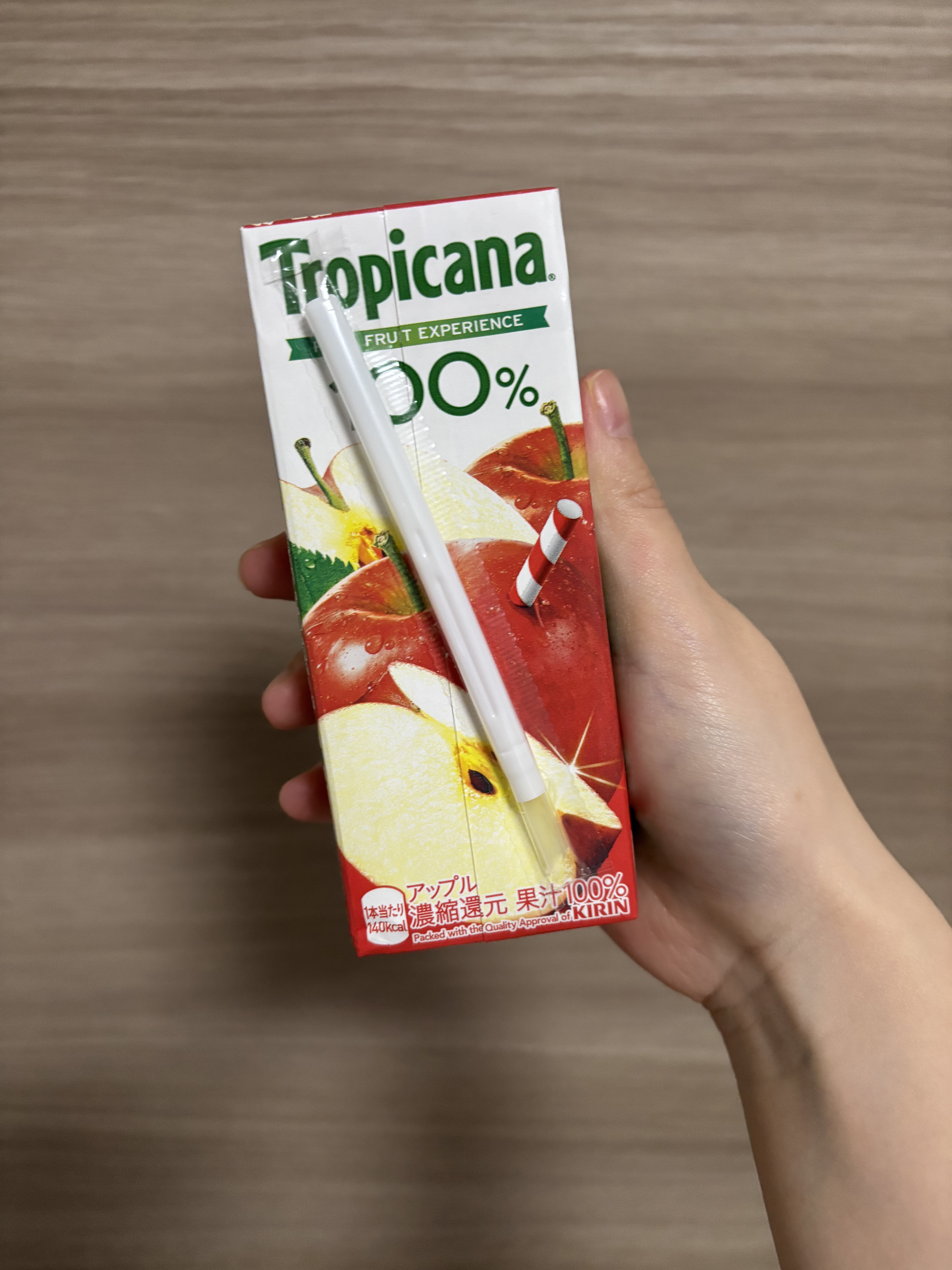 ・トロピカーナ 100％ アップル🍎

100%リンゴなのでとても飲みやすいから
ストックしています✨

体調が優れない日や
おやつのお供にもオススメです☺️