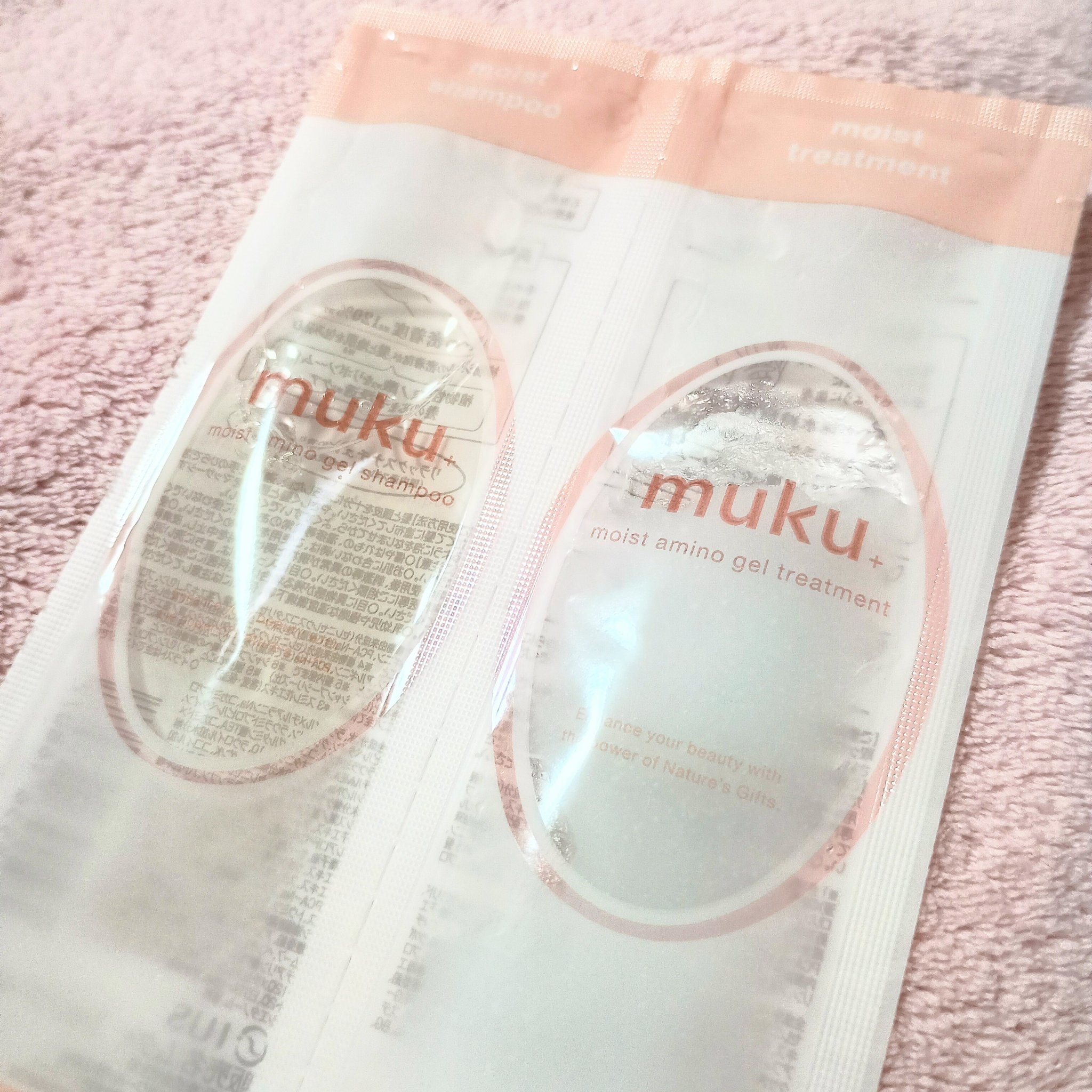 ◆muku+
モイスト　アミノジェル　シャンプー/ヘアトリートメント

VOCEの付録
使ってみました！

手のひらで泡立ててから
髪に付けていきます

みずみずしく水分を含んだ
軽やかな泡立ち🫧

髪に行き渡らせやすい感じ！

トリート