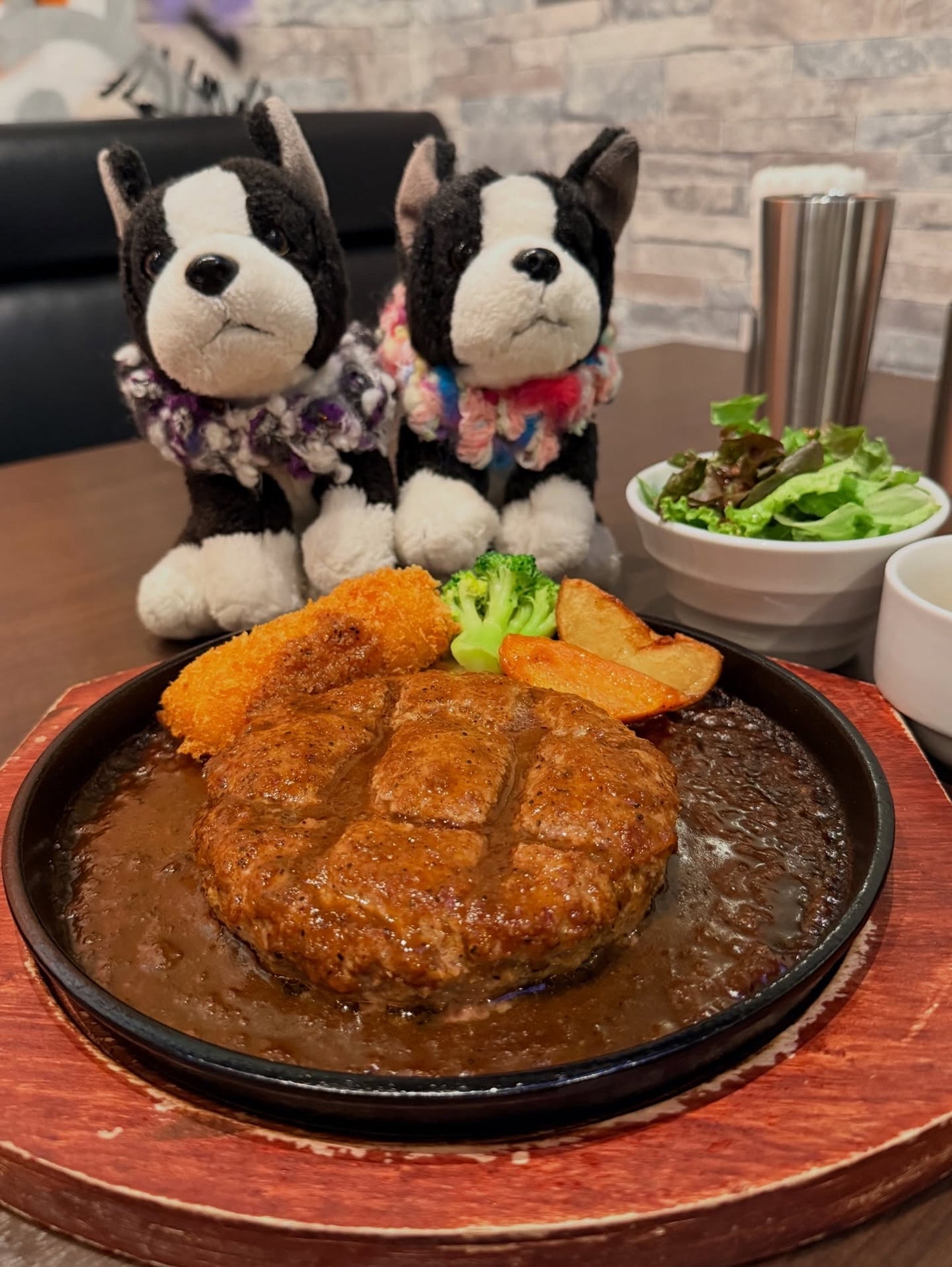 しのち☀️フォロバ100 on LIPS 「ナルトとにごやんのほっこり2人旅ねえねえステーキみたいなハンバ..」(4枚目)