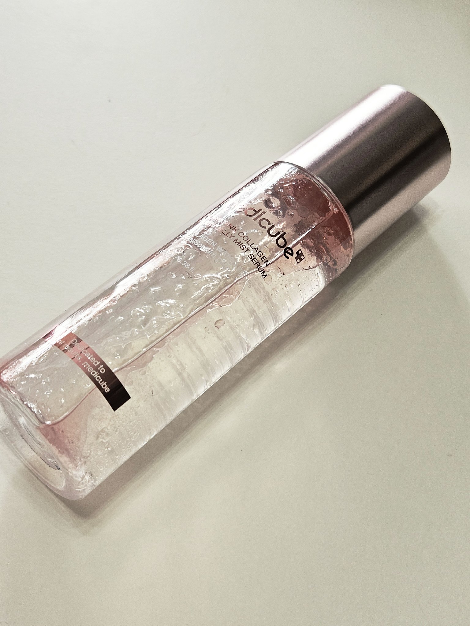 ＼PDRNピンクセラムミスト／

────────────

MEDICUBE
PDRNピンクセラムミスト

────────────

MEDICUBEのミスト

私はメイク前の肌にいつも
ミストタイプの化粧水を吹きかけてから
メイクを施