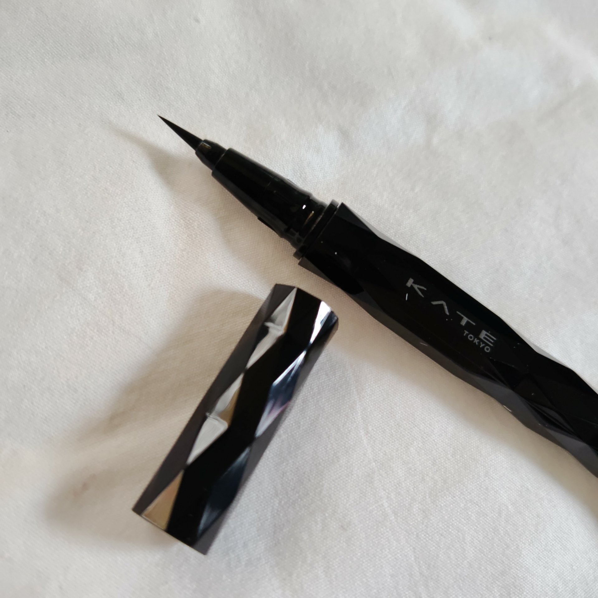 スーパーシャープライナーEX4.0 BK-1 漆黒ブラック/KATE/リキッドアイライナーを使ったクチコミ（2枚目）