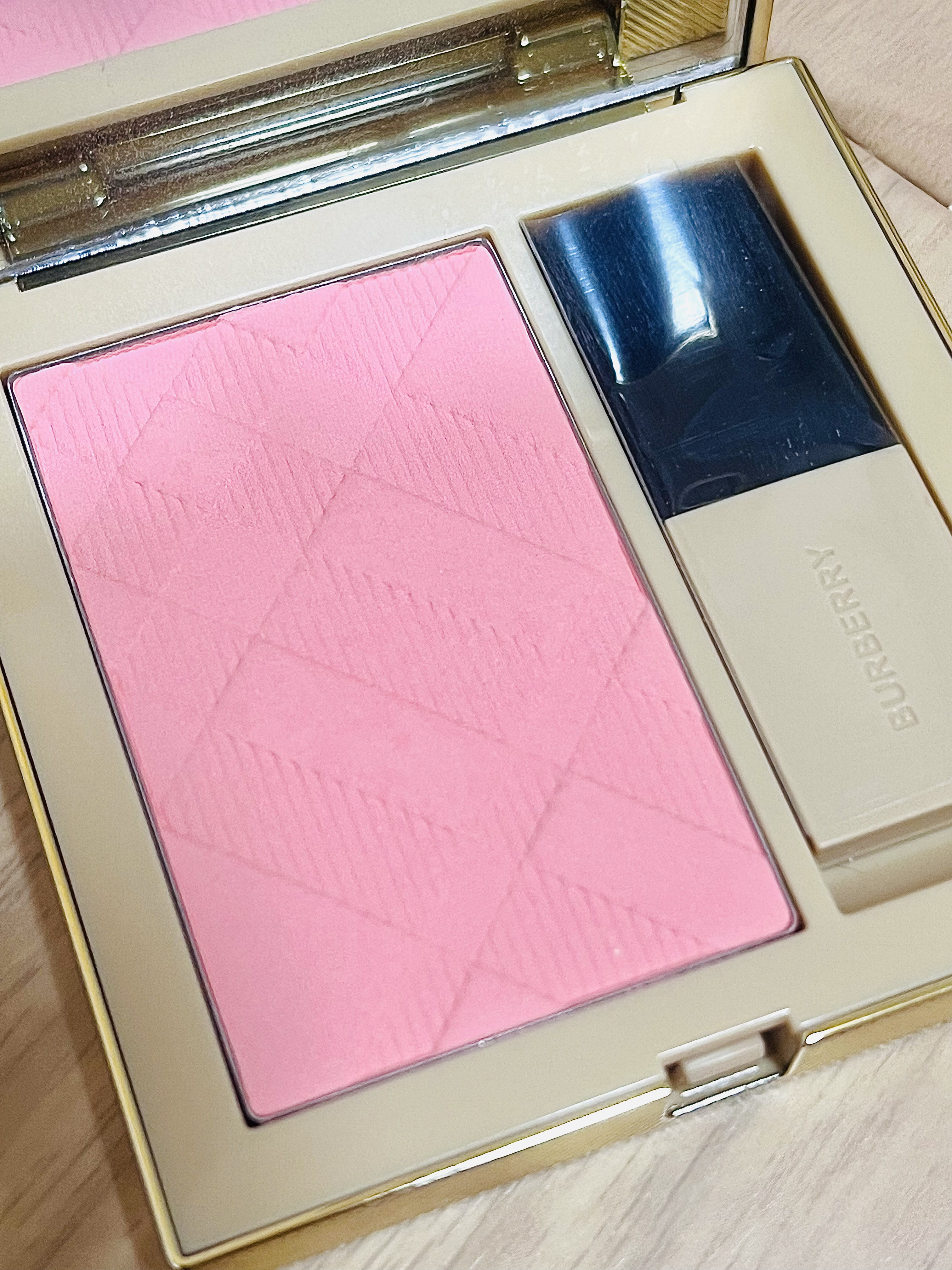 バーバリー アウトドア ブラッシュ /Burberry Beauty/パウダーチークを使ったクチコミ（2枚目）